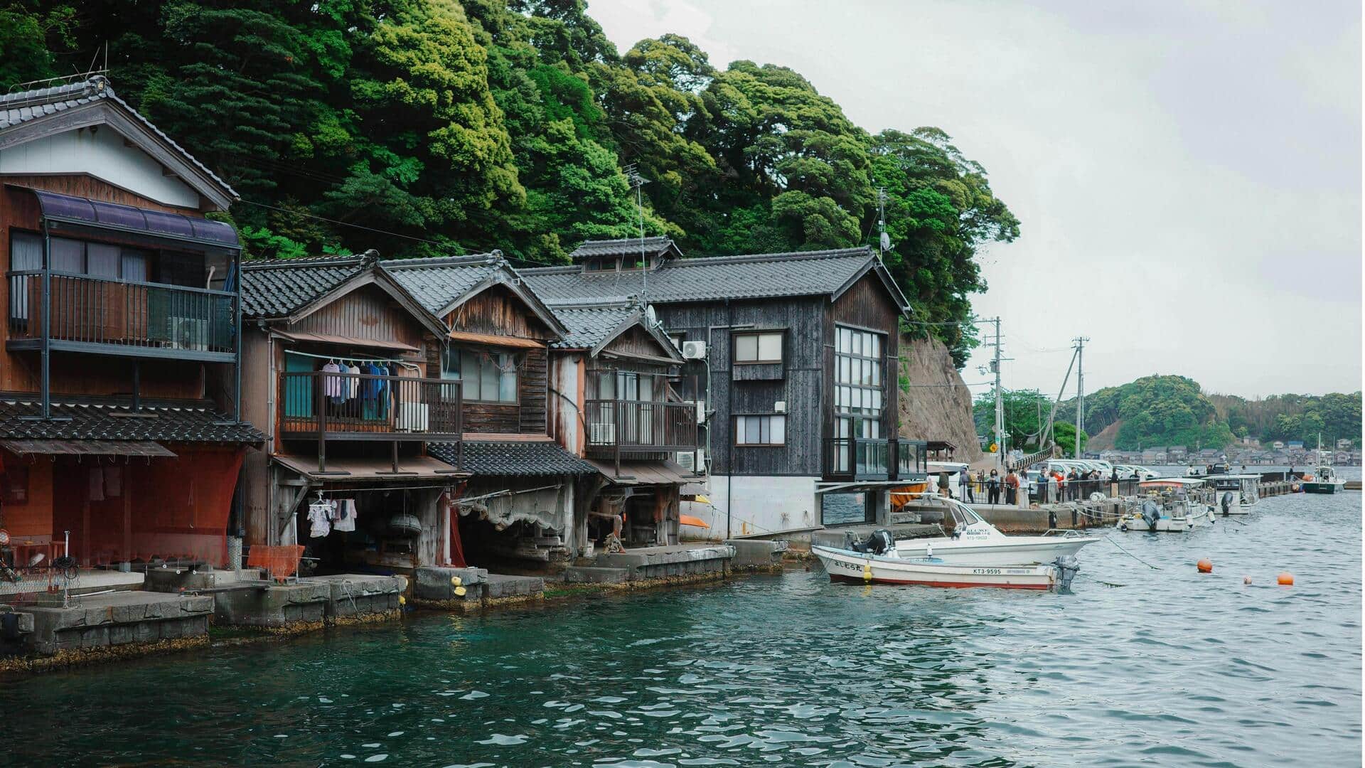 Menjelajahi Desa Pesisir Tersembunyi di Jepang