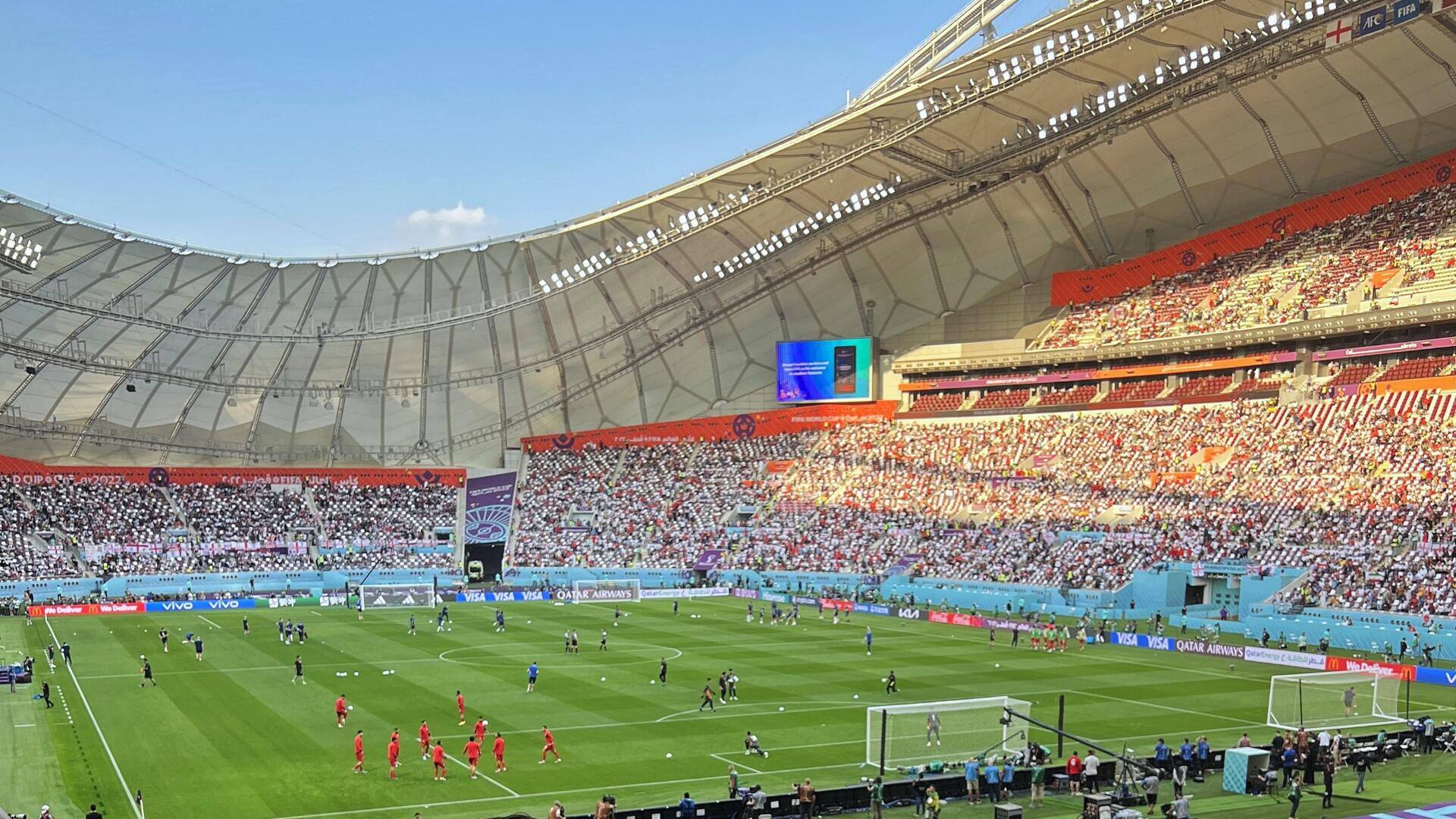 Bentuk stadion yang memperkuat sorakan penonton