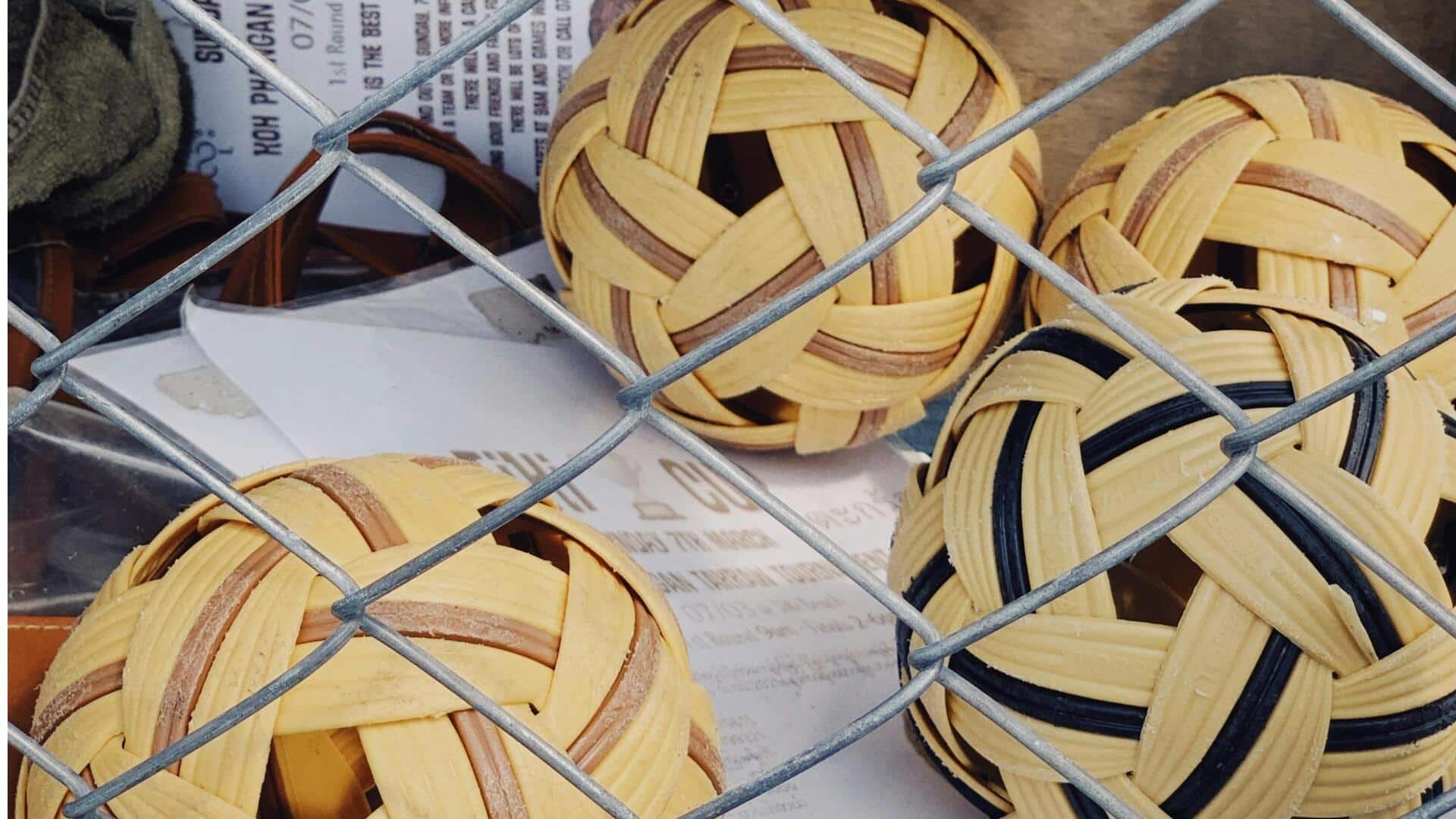 Mengapa bola sepak takraw modern terbuat dari serat sintetis?