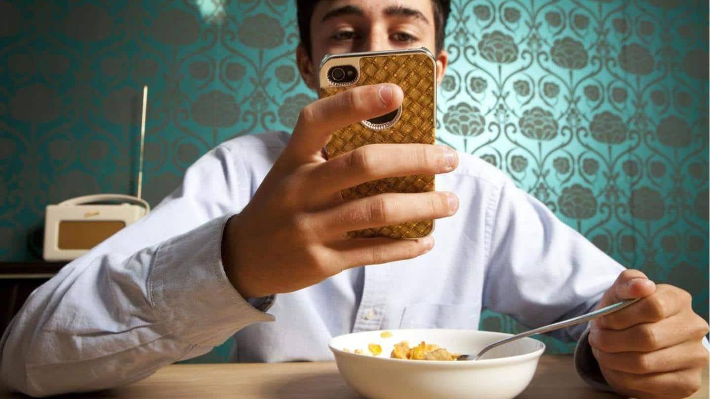 Jauhkan ponsel Anda dari makanan atau saat makan Jauhkan ponsel Anda dari makanan atau saat makan