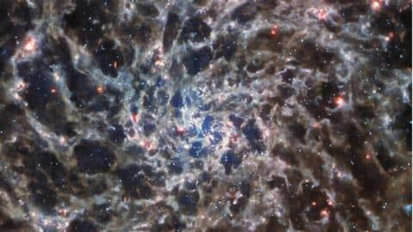 Teleskop James Webb memotret galaksi yang berbentuk mirip tulang