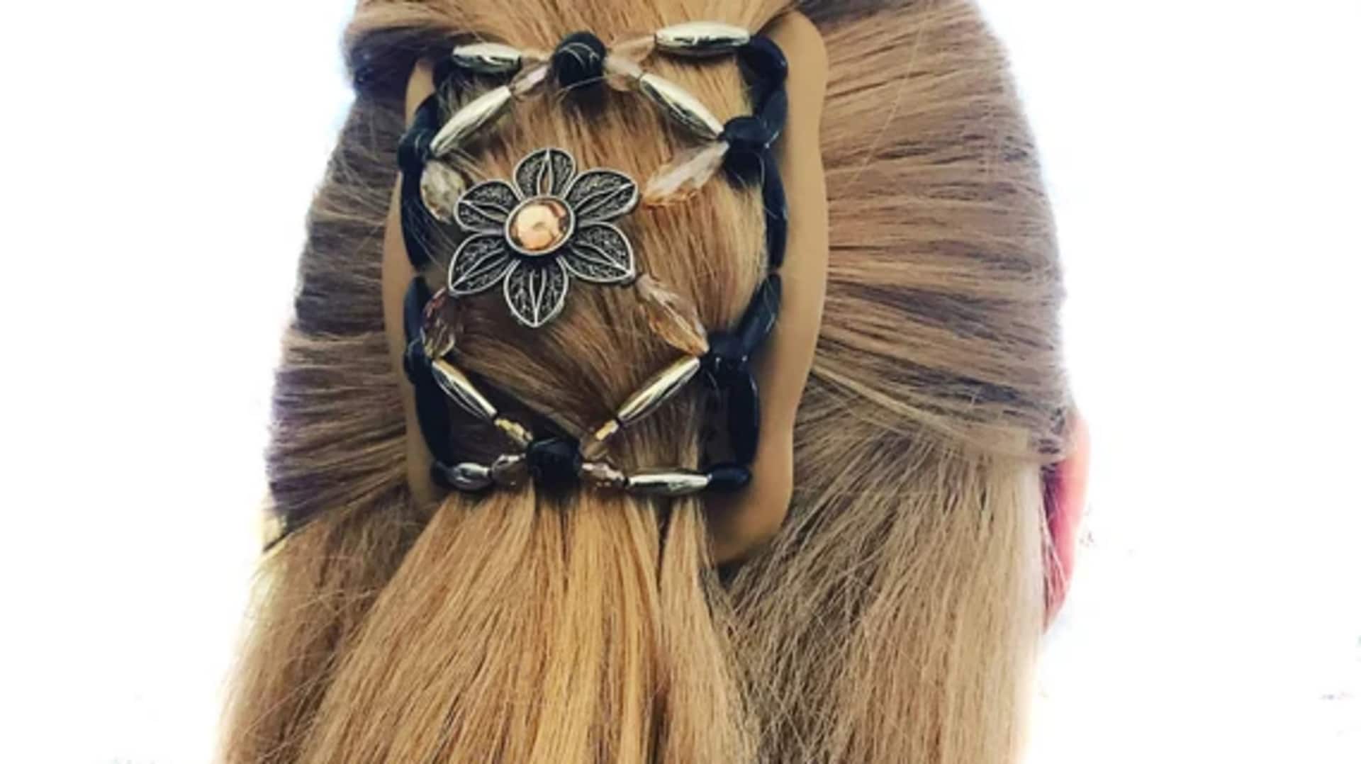 Aksesori rambut kayu untuk gaya updo musim dingin India