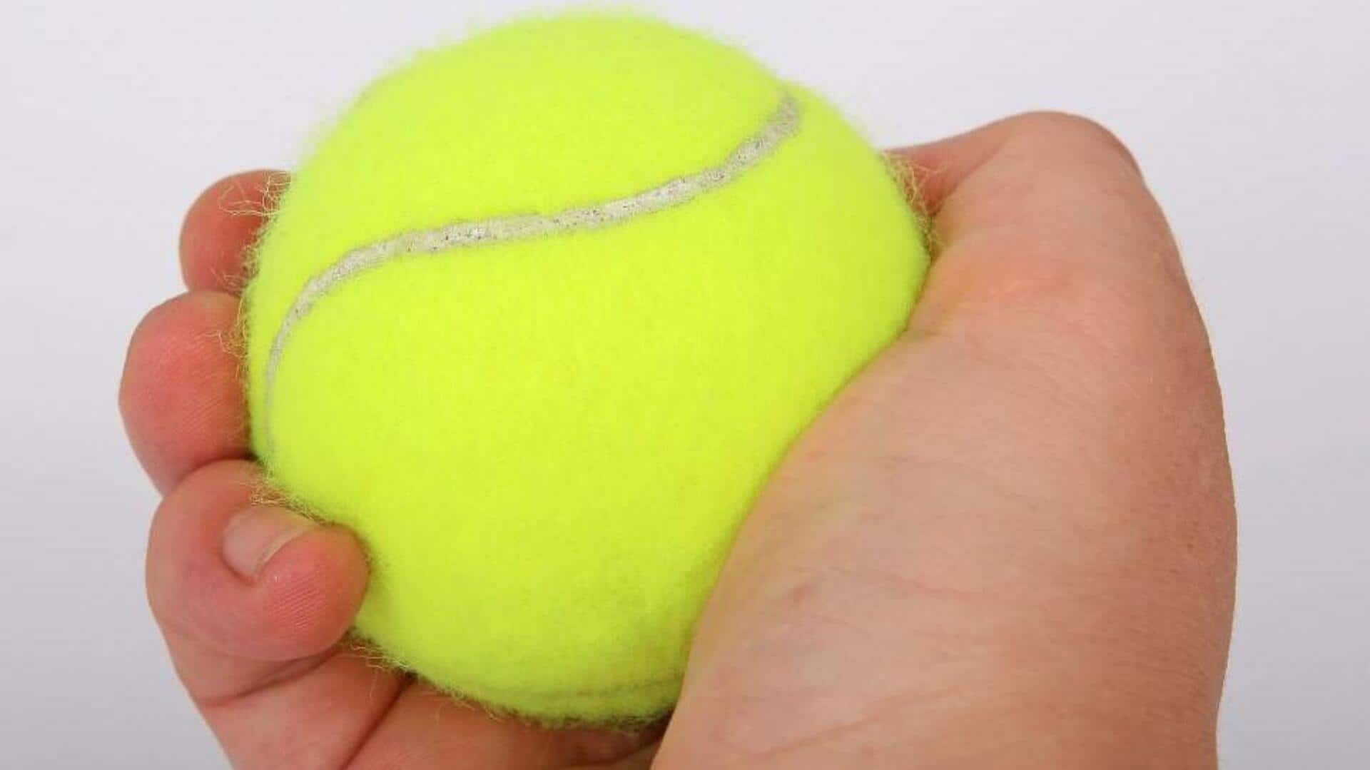 Mengapa bola tenis berwarna kuning dalam pertandingan profesional?