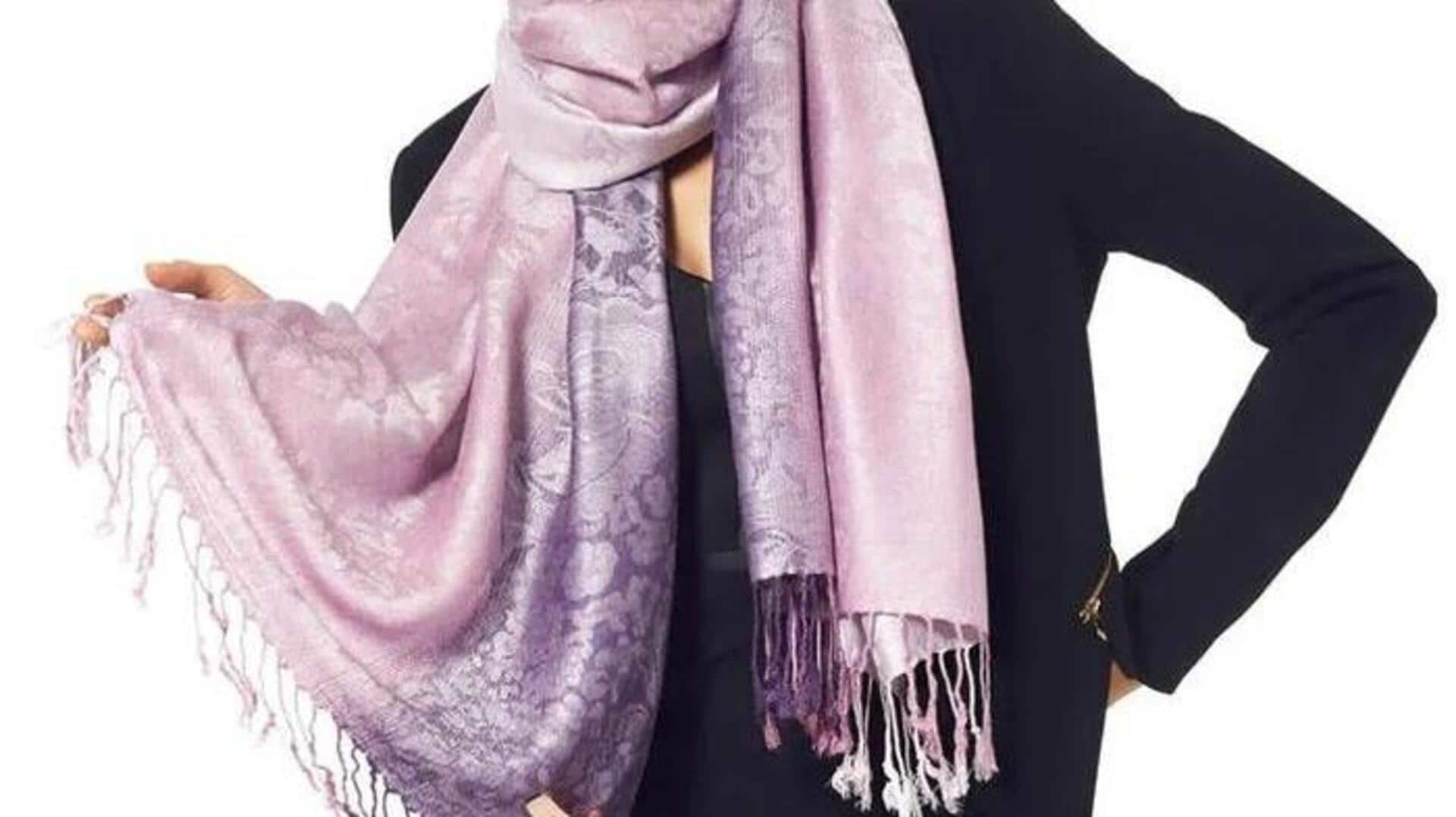 Cara memakai selendang Pashmina dengan elegan