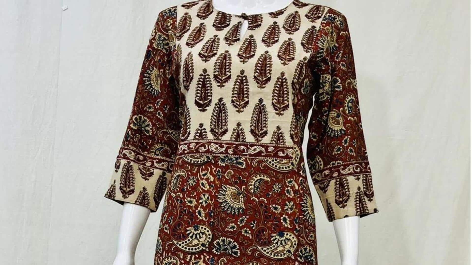 Busana Kalamkari tradisional untuk hari hujan