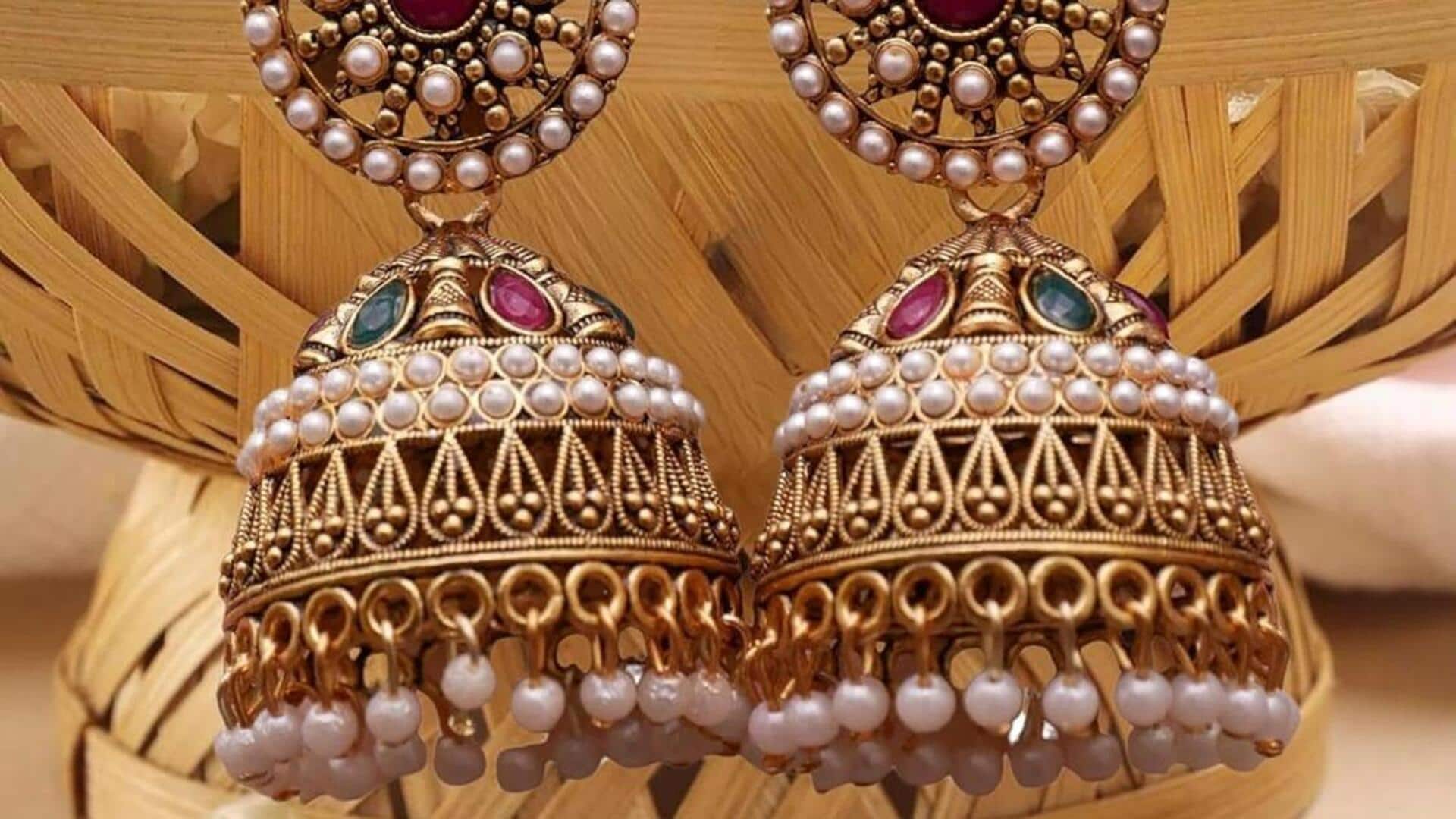 Menghidupkan pakaian kusam dengan aksesori tradisional India