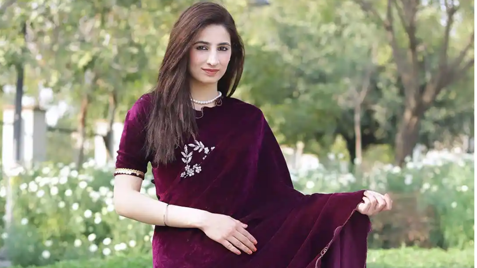 Saree beludru: Elegansi abadi dalam musim India