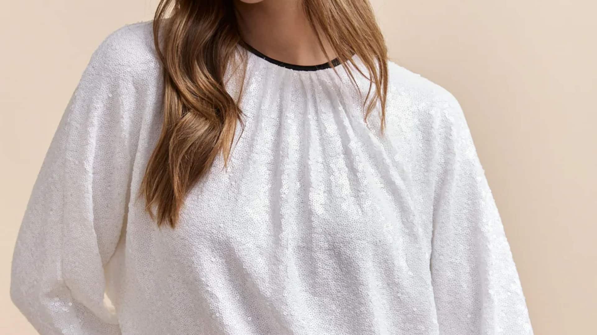 Lima cara baru memakai atasan dropped shoulder musim semi ini