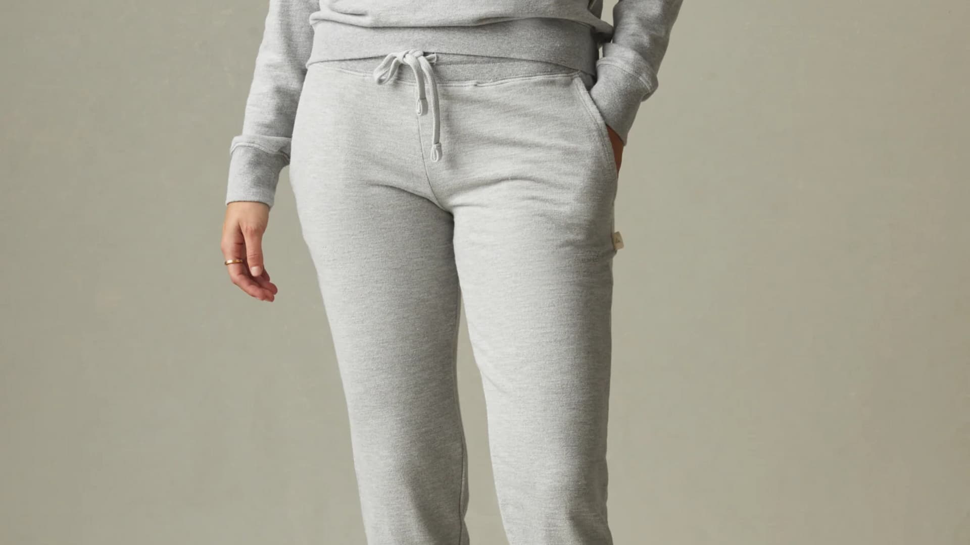 Lima inspirasi pakaian jogger terry untuk musim dingin India