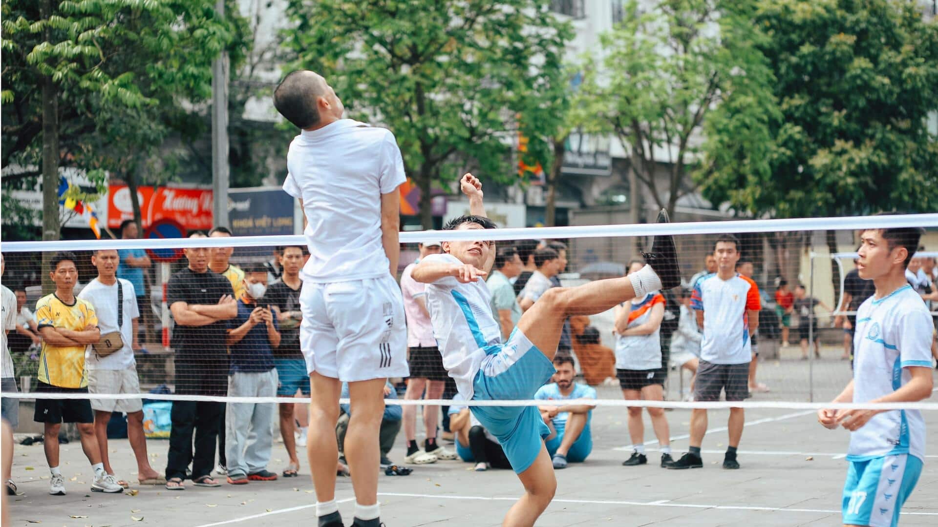 Energi unik penonton sepak takraw