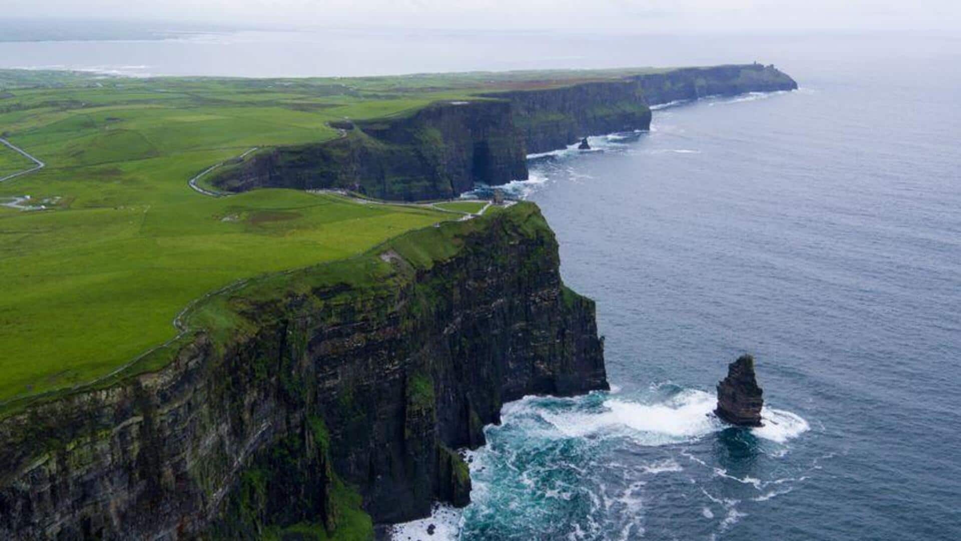 Menjajal Tebing-Tebing Irlandia yang Memesona