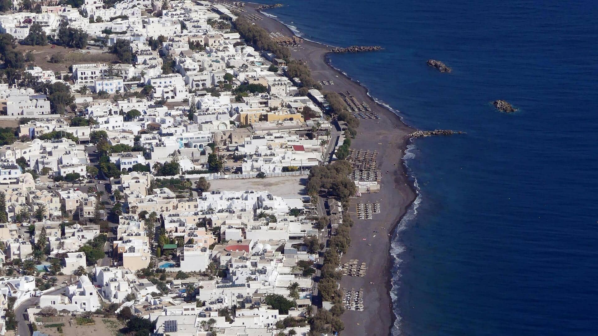 Pantai Santorini: Surga Tersembunyi di Luar Oia