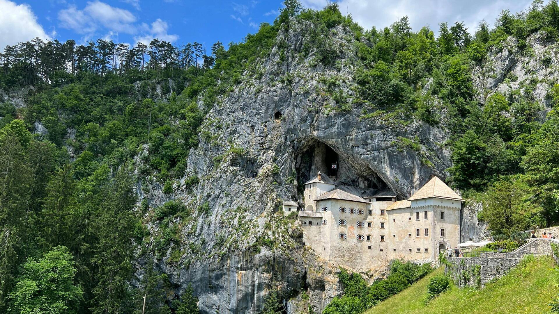 Menjelajahi Kastel-Kastel dengan Pemandangan Indah di Slovenia