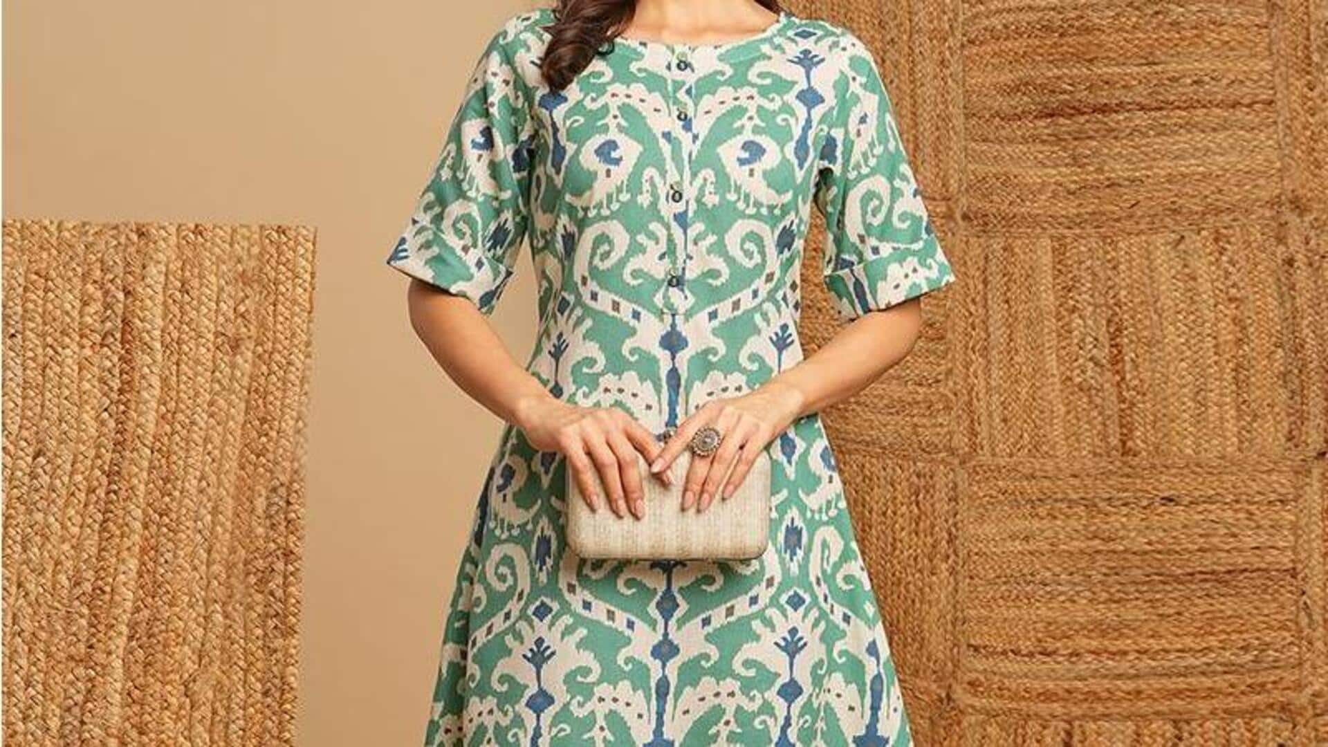 Gaya etnik dan kasual dengan ikat katun bertekstur