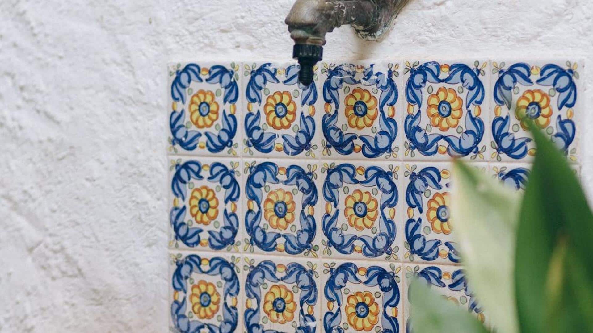 Membuat seni dinding dengan ubin keramik berwarna-warni