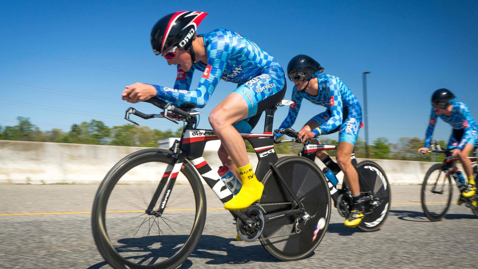 Mengapa pembalap sepeda mencukur kaki mereka?