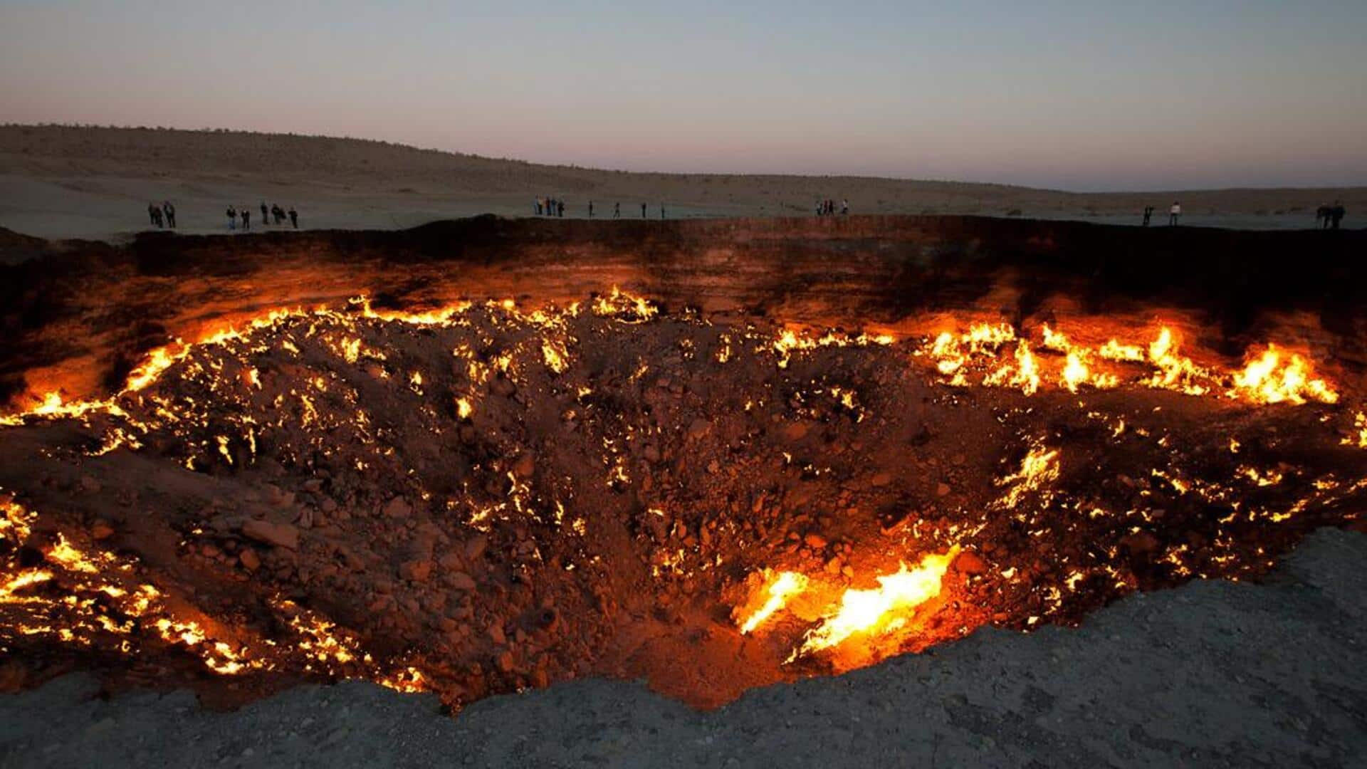 Menjelajahi "Door to Hell" di Turkmenistan