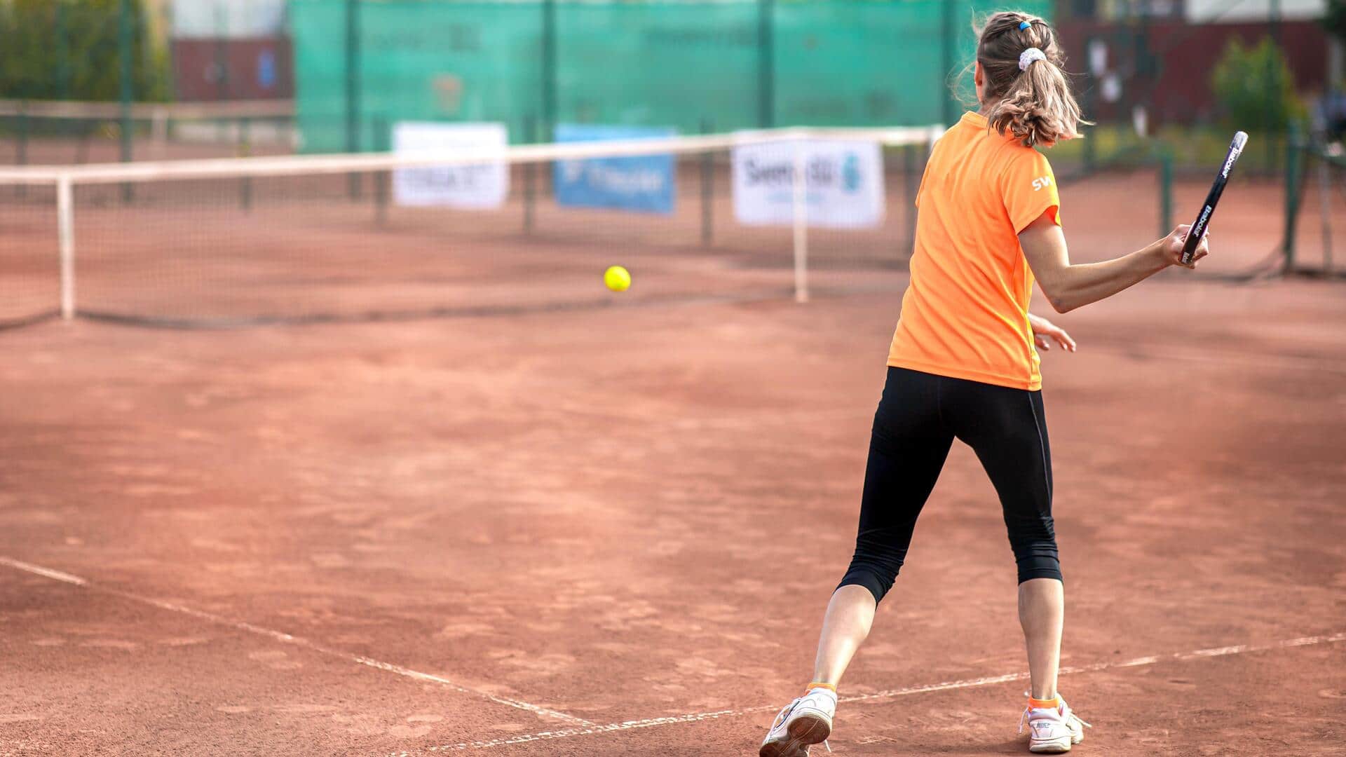 Mengapa skor tenis dimulai dari 15, 30, lalu 40?