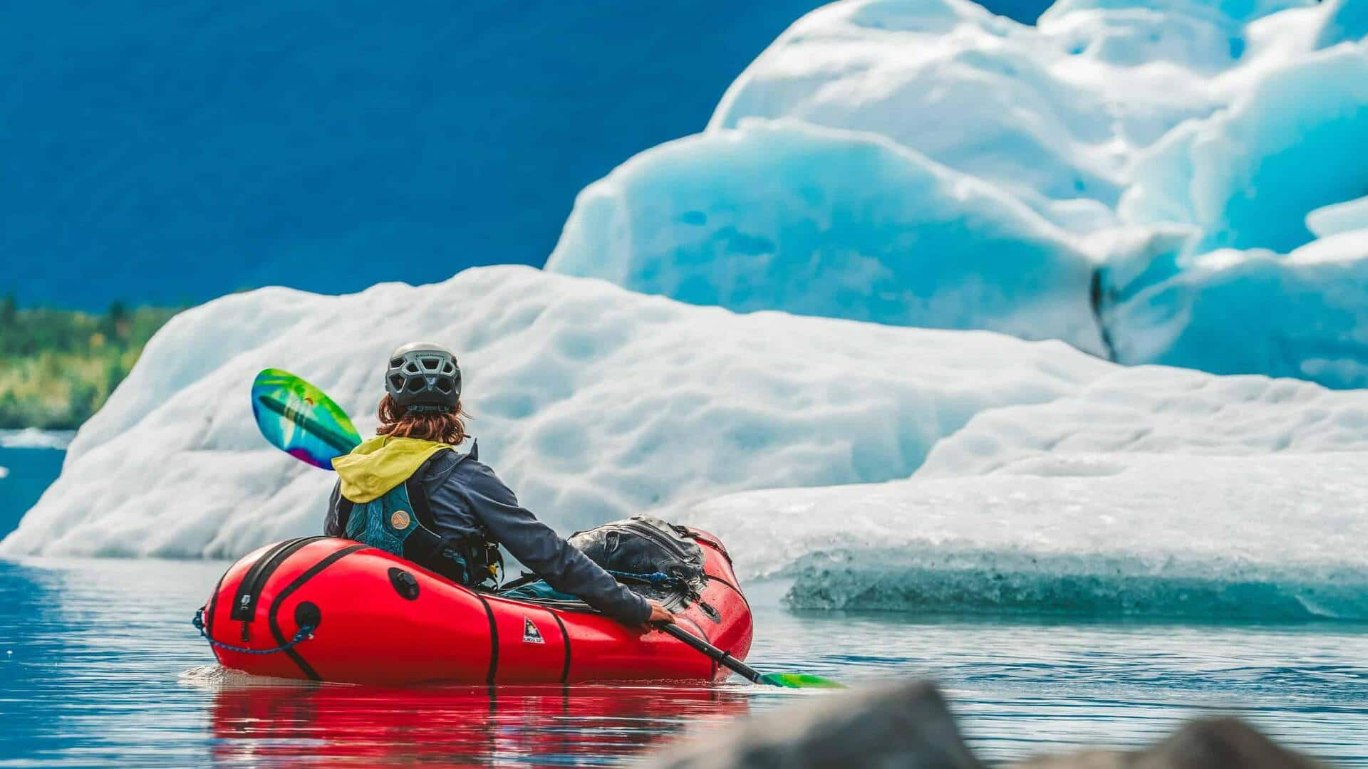 Petualangan Packrafting di Sungai Gletser Alaska