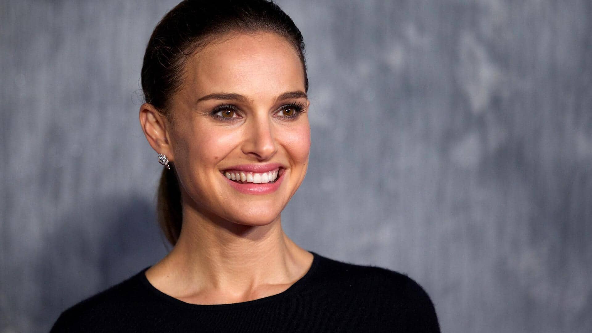 Peran transformasi Natalie Portman di luar layar lebar
