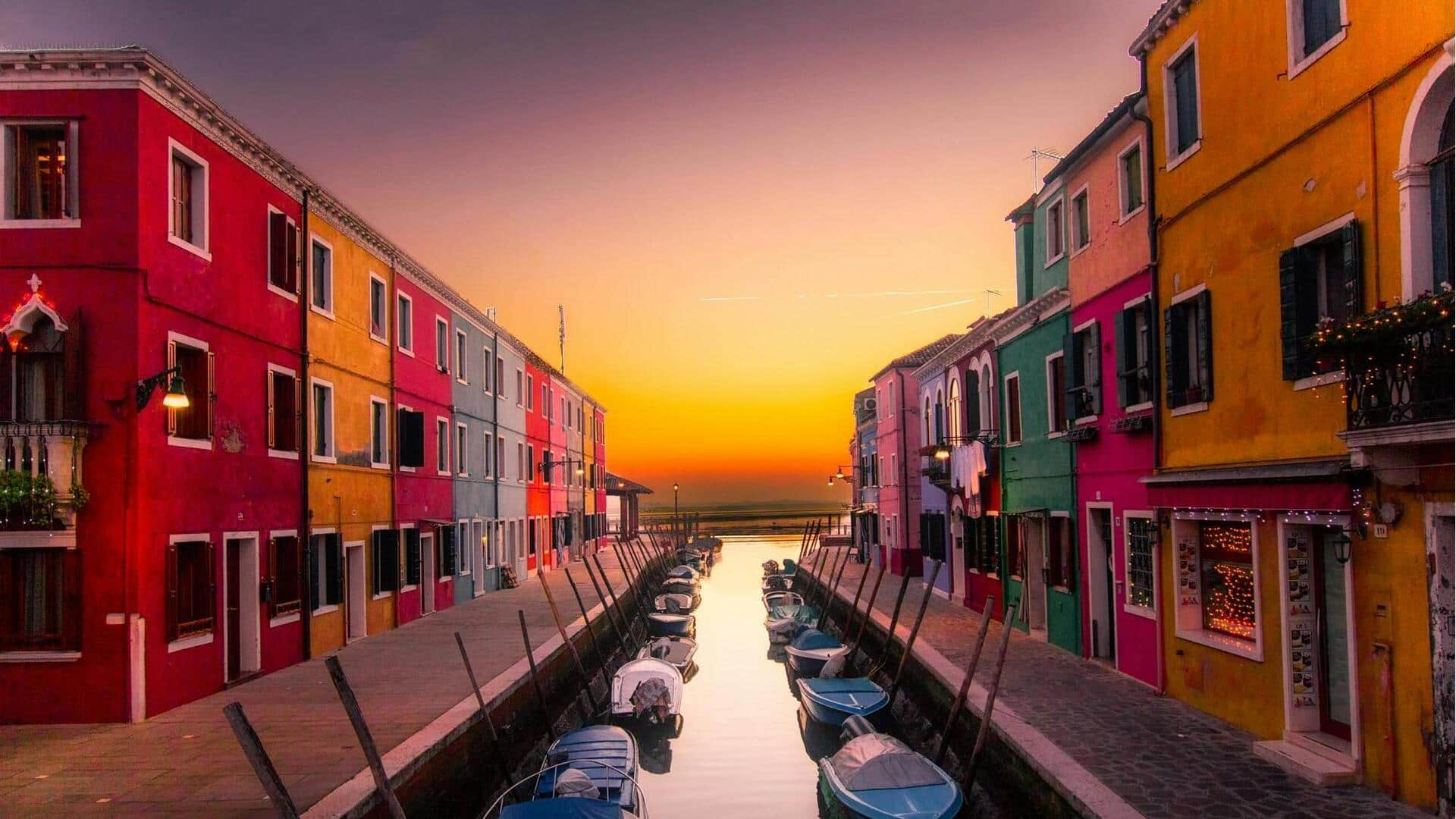 Jelajahi Desa Berwarna Pastel di Burano, Italia