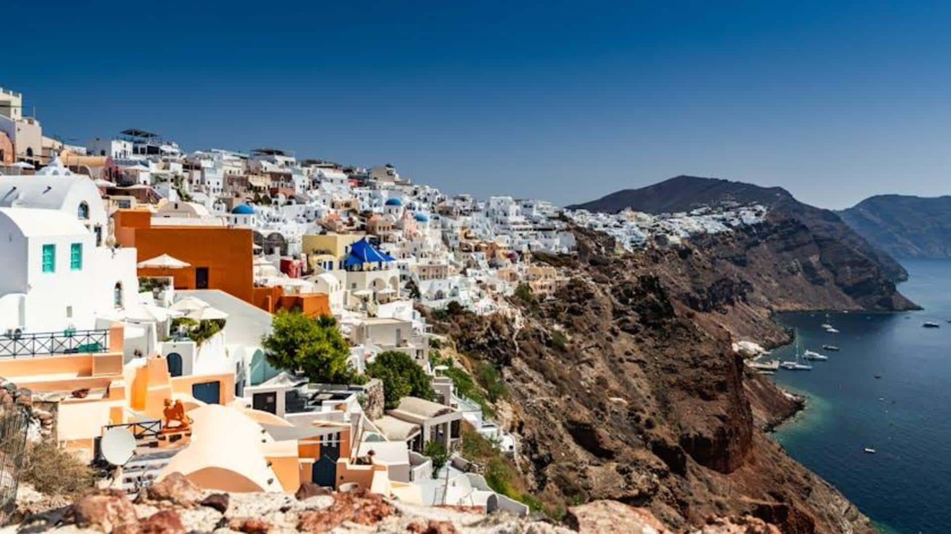 Menjelajahi Jalur Pendakian Indah di Santorini