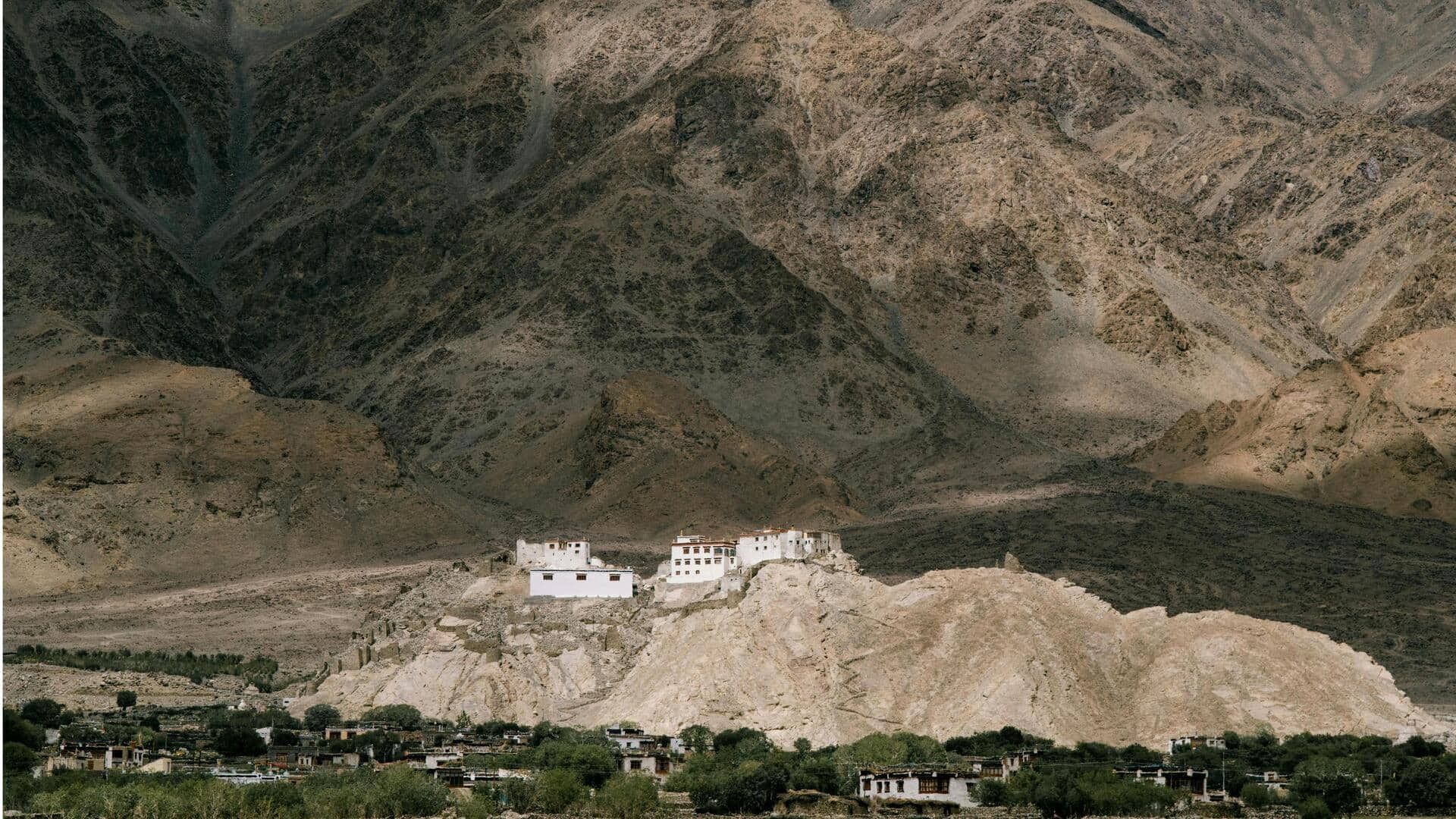 Menjelajahi Bukit Magnetik di Leh, India