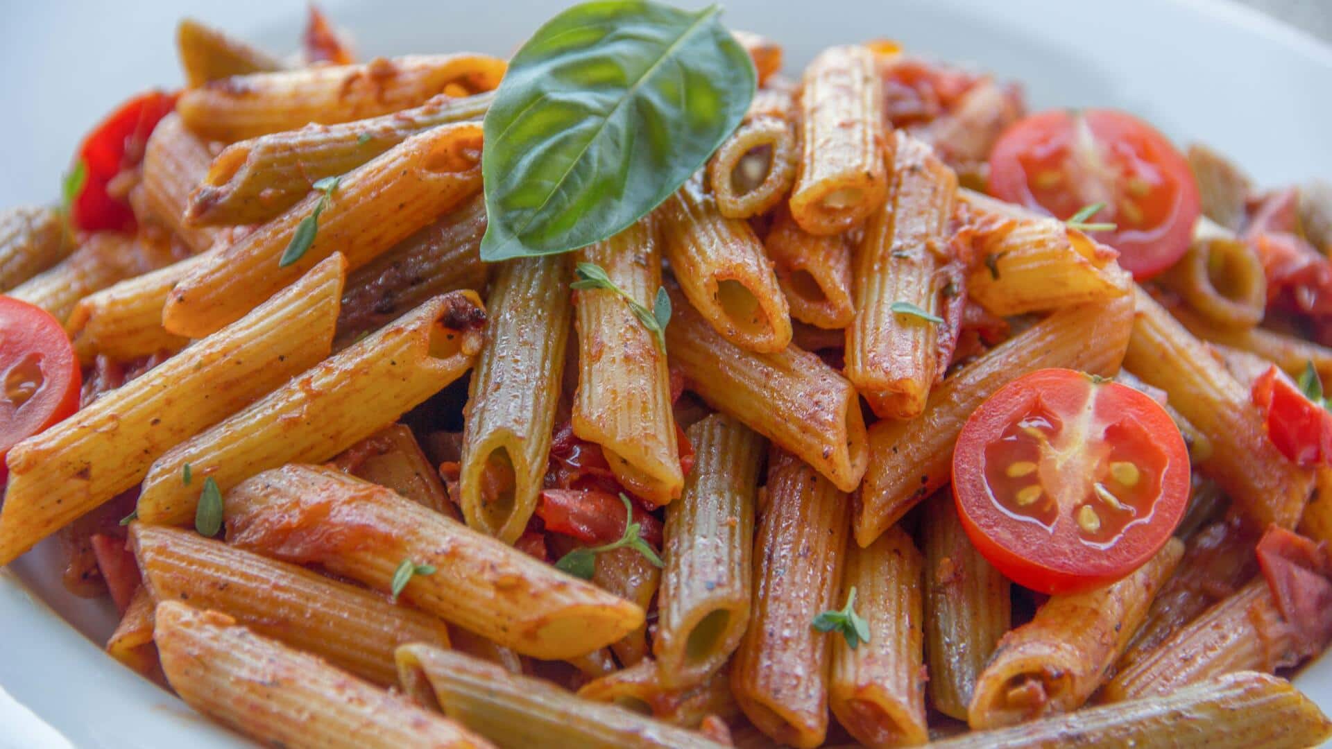Lima cara meningkatkan pasta dengan basil Lima cara meningkatkan pasta dengan basil