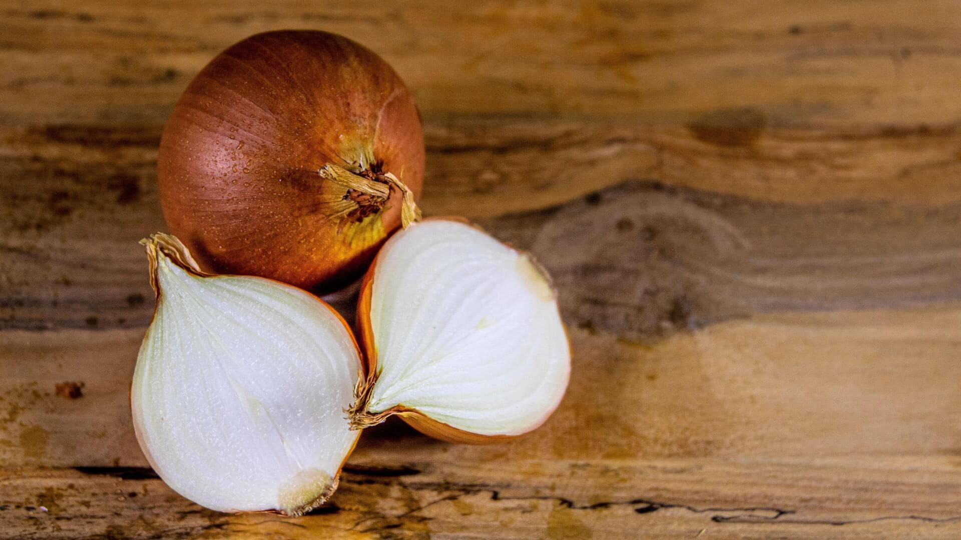 Cara unik memanfaatkan kulit bawang di rumah