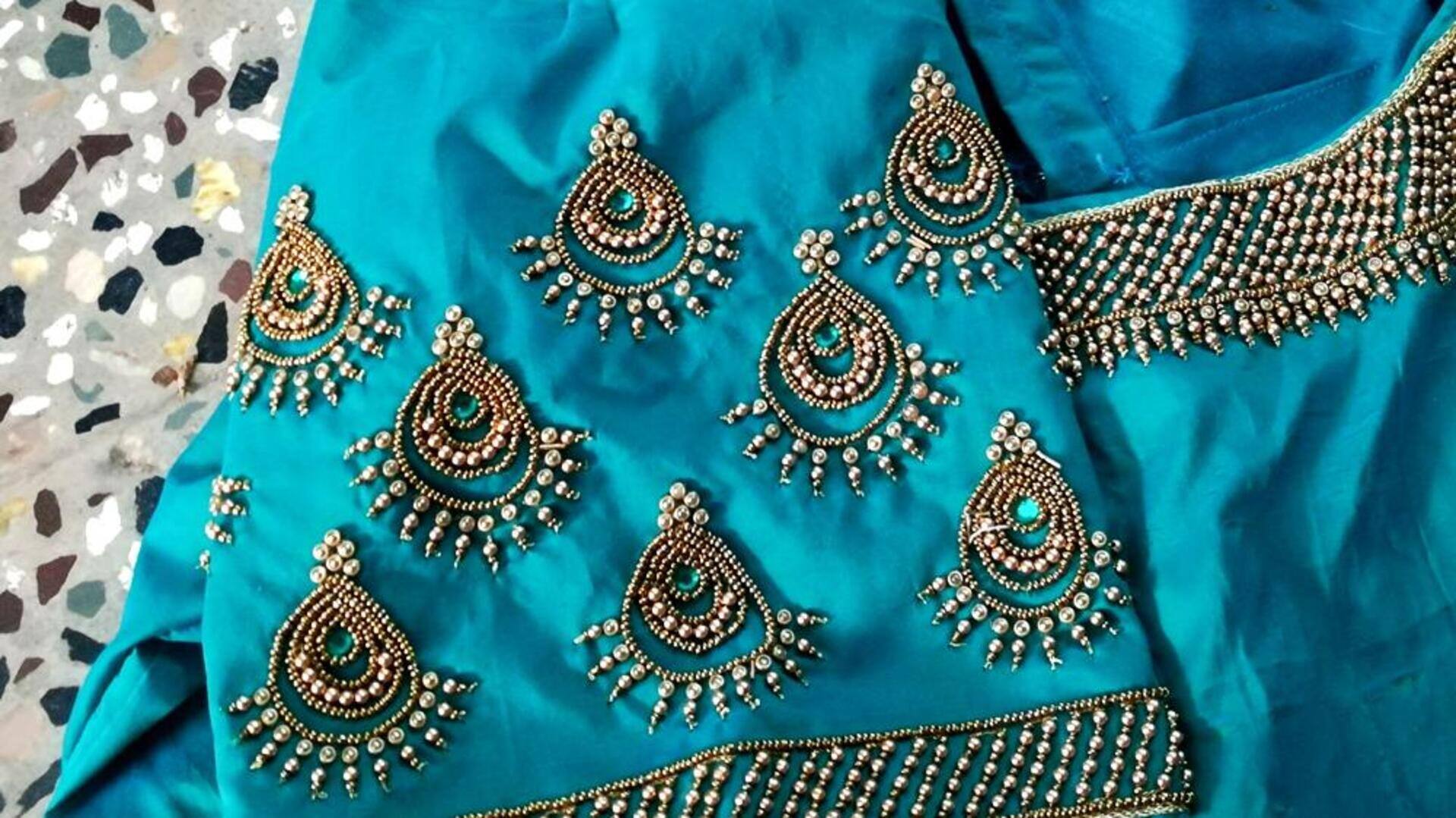 Menemukan pesona musim gugur dengan bordir Aari yang elegan