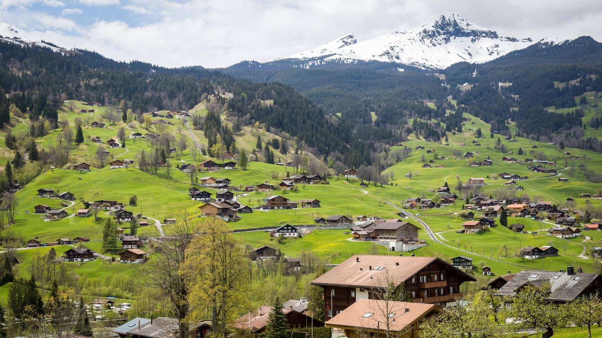 Menemukan Kota Alpin di Swiss yang Memesona