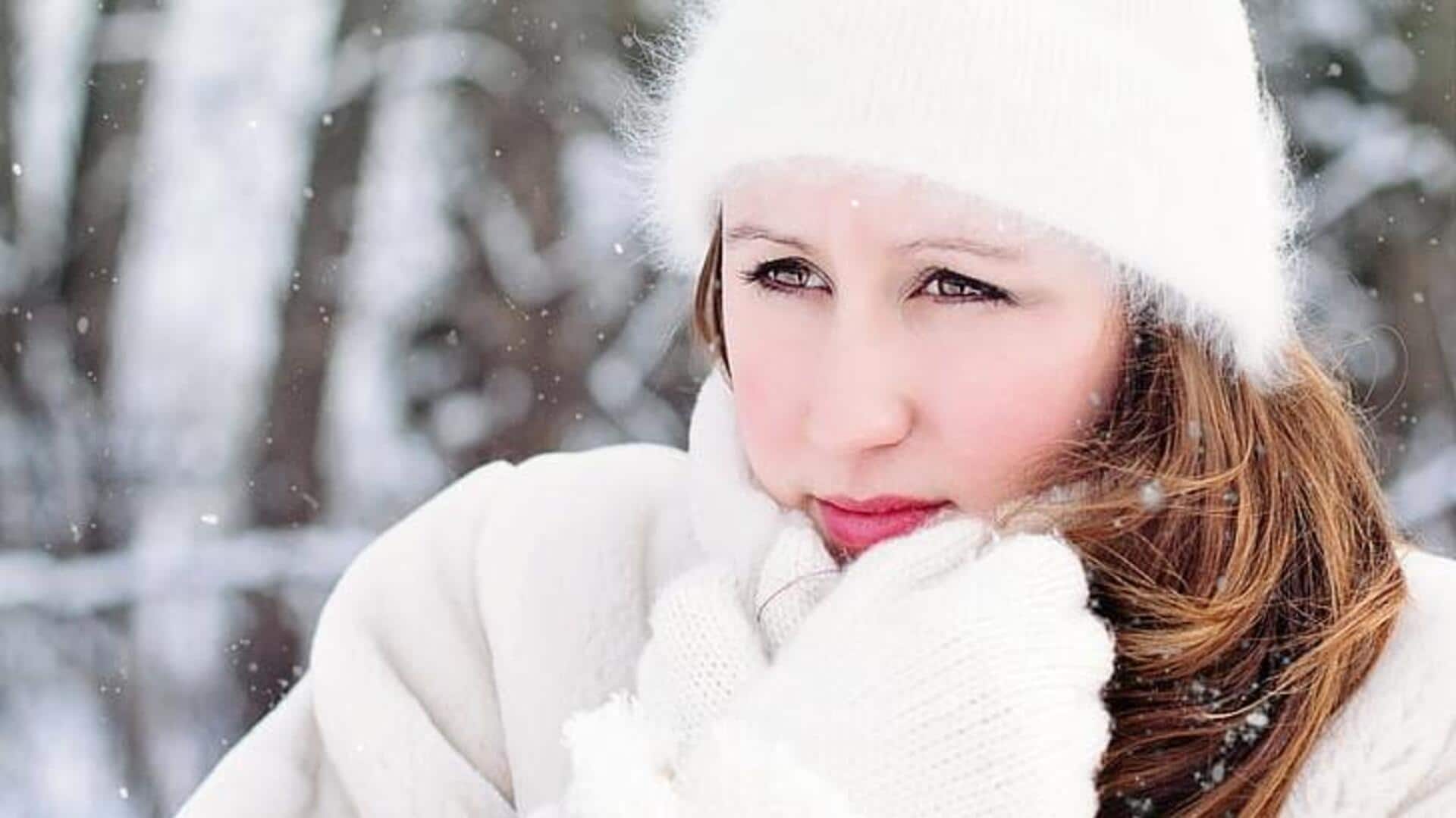 Gaya monokrom berani mendominasi koleksi musim dingin India