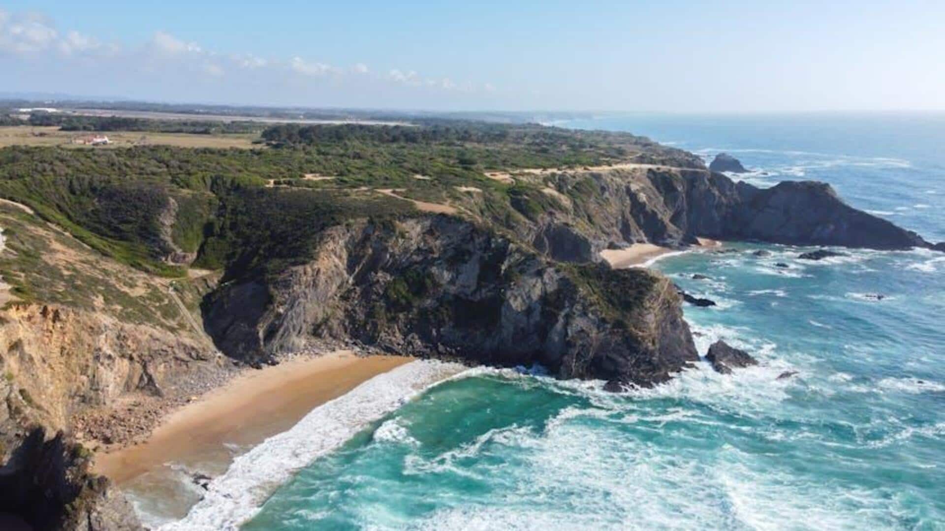 Lima Pantai Tersembunyi di Portugal yang Memukau