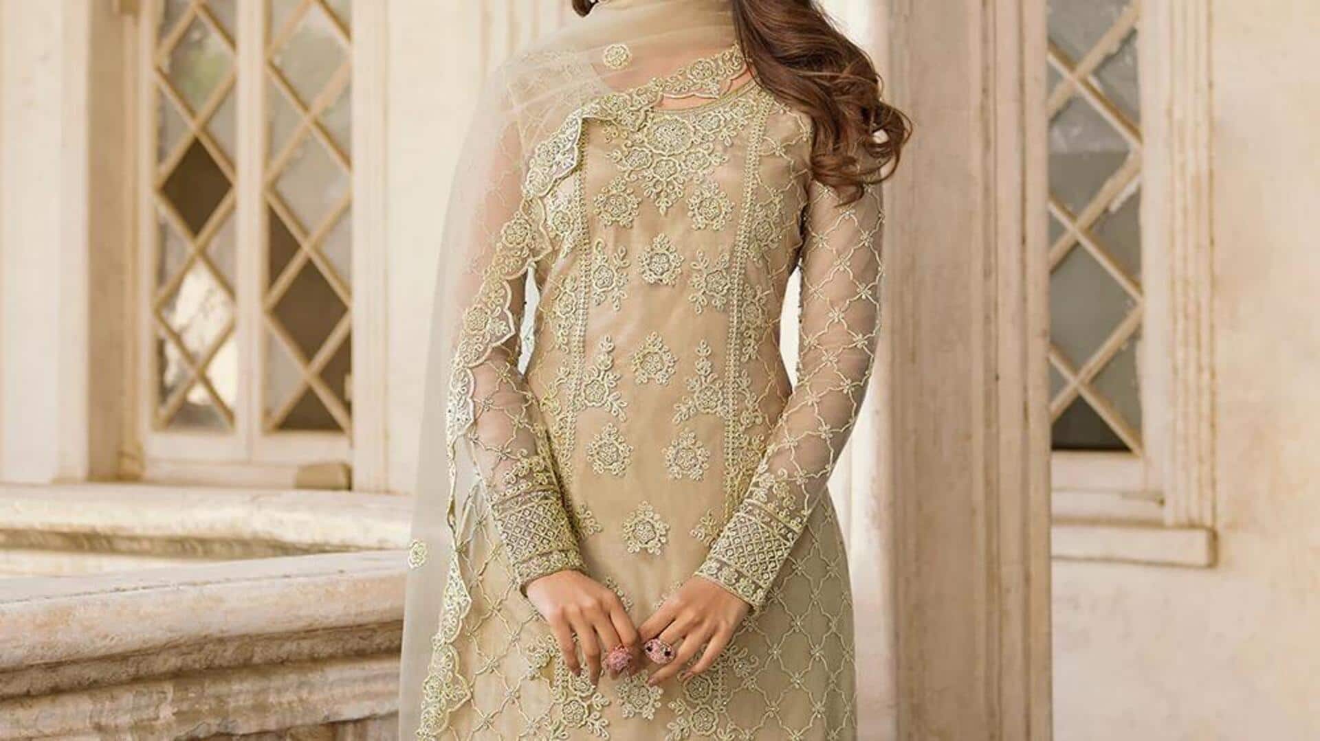 Gaya bordir India klasik dalam mode modern