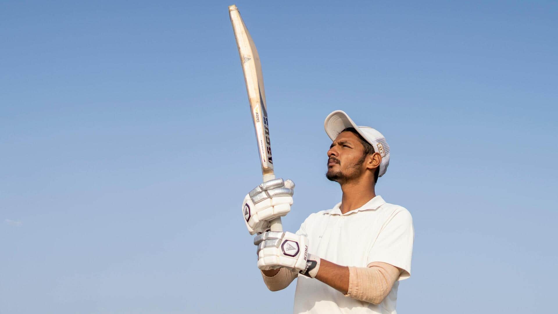 Mengapa kriket dimainkan dengan tongkat oval?