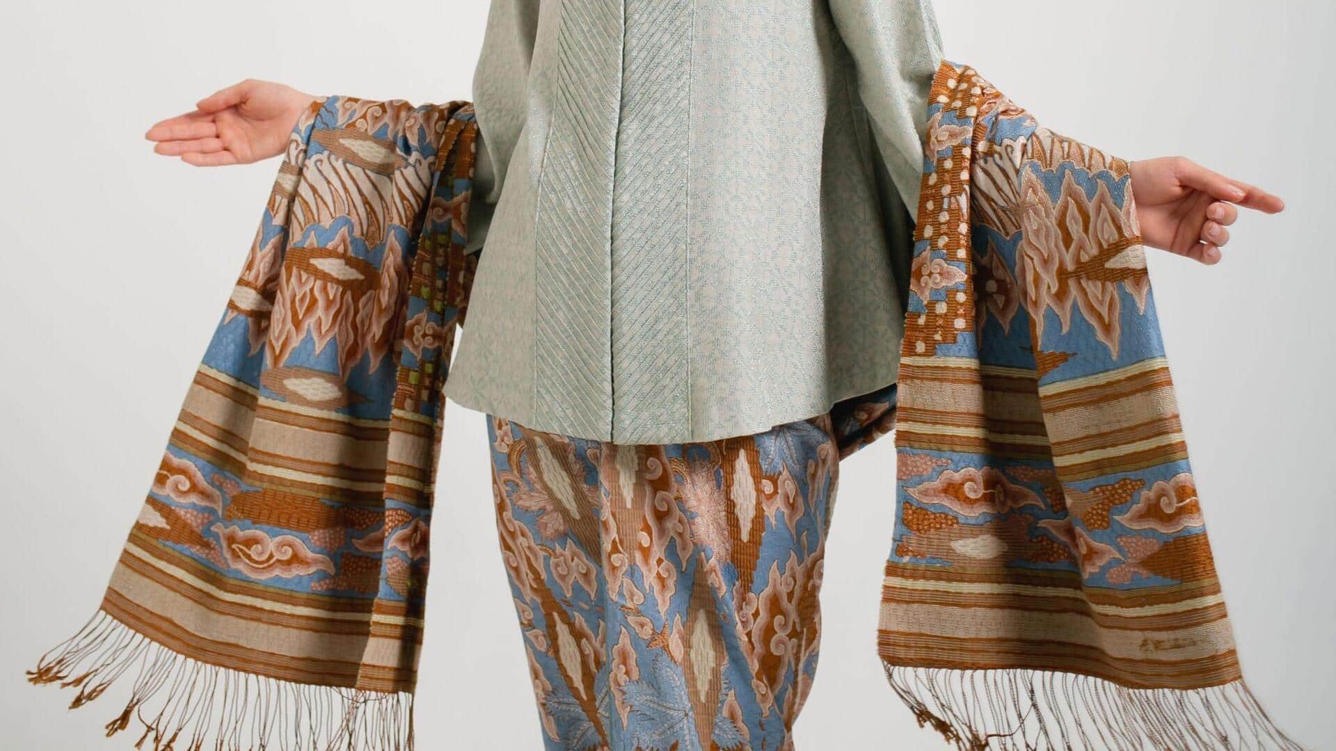 Berbagai gaya syal Batik esensial untuk menyegarkan lemari Anda Berbagai gaya syal Batik esensial untuk menyegarkan lemari Anda