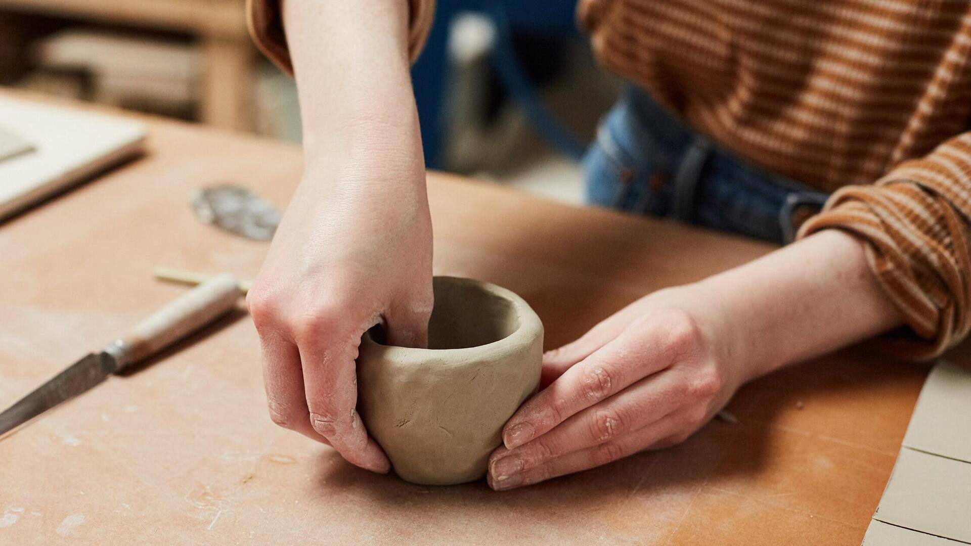 Mengubah Tanah Liat Menjadi Dekorasi Rumah yang Menawan