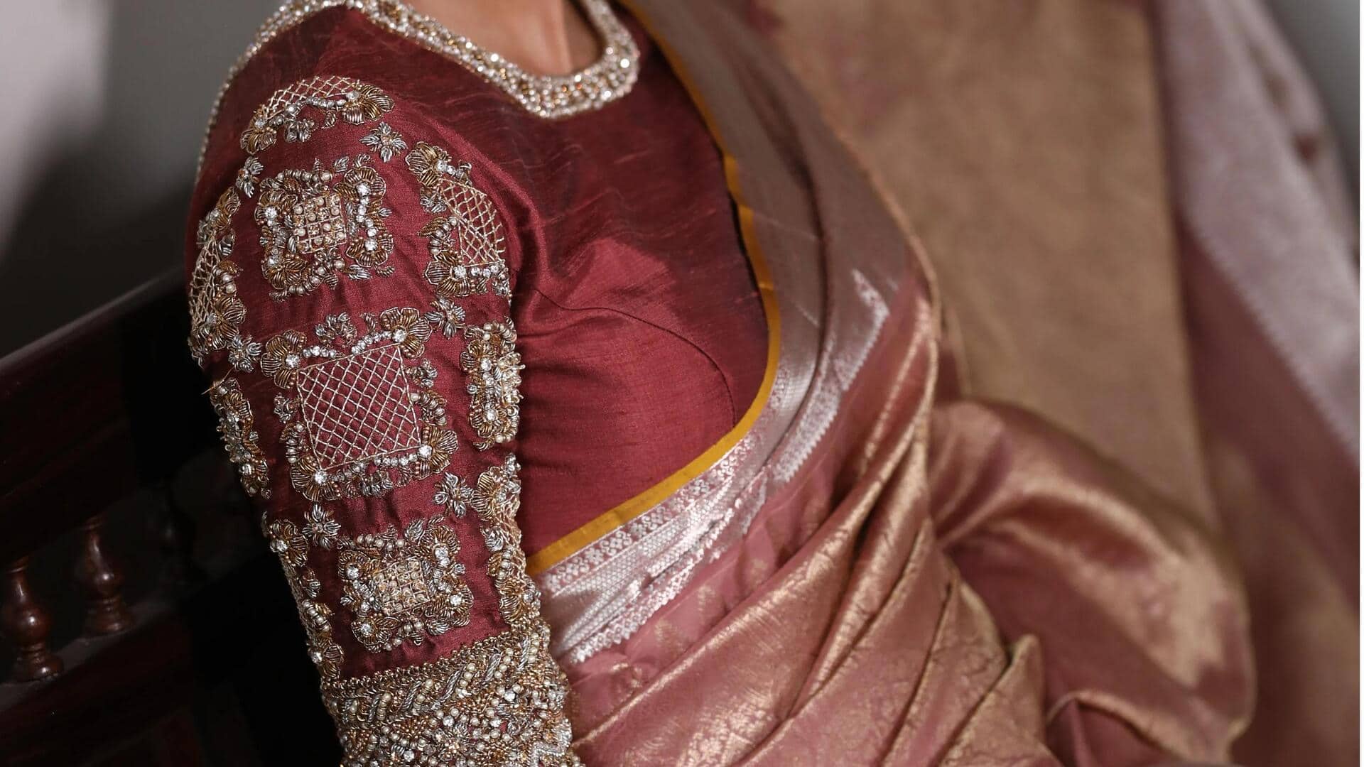 Cara tak terduga menata blus klasik India