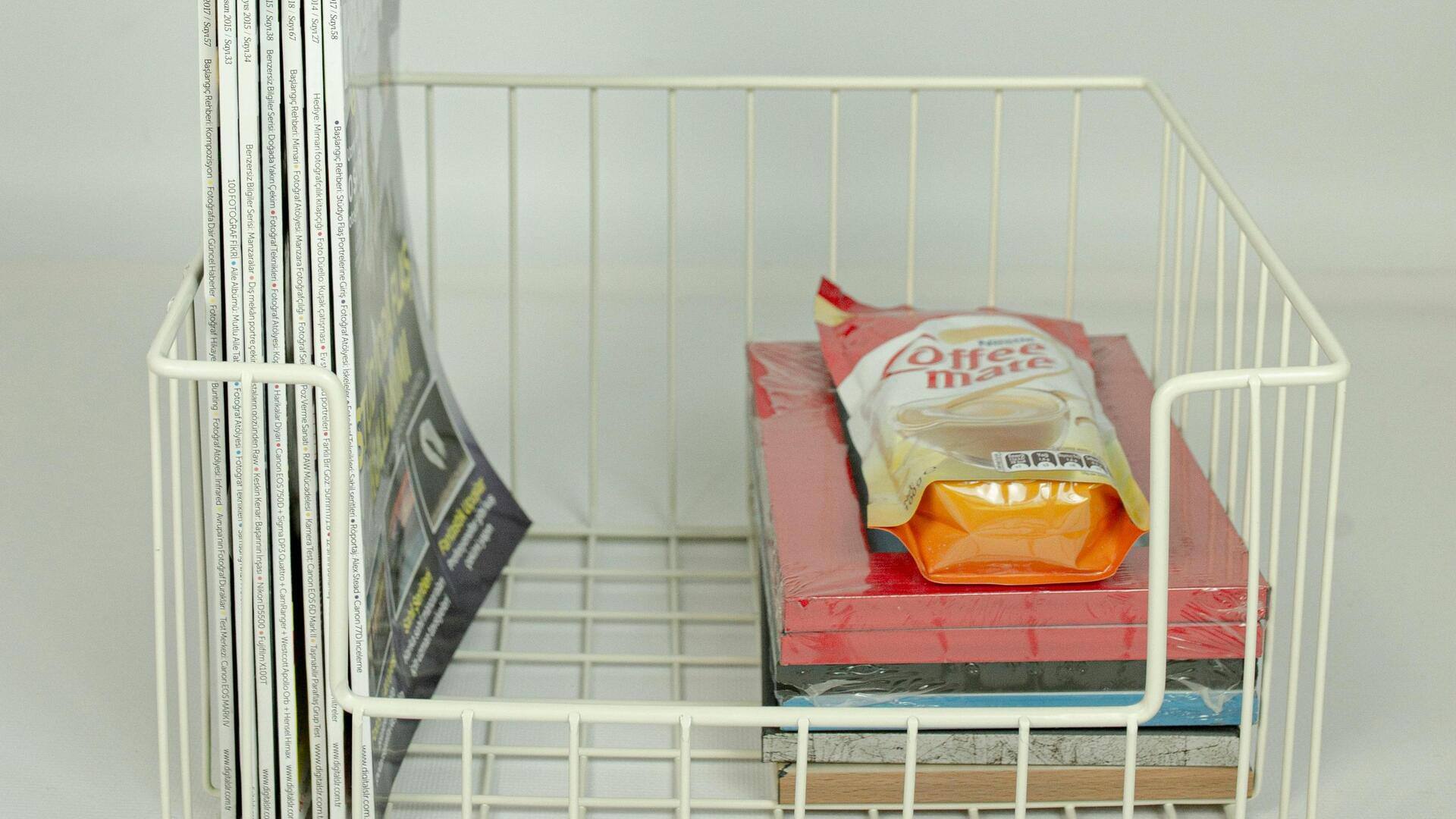 Mengubah pemegang majalah lama menjadi rak dapur