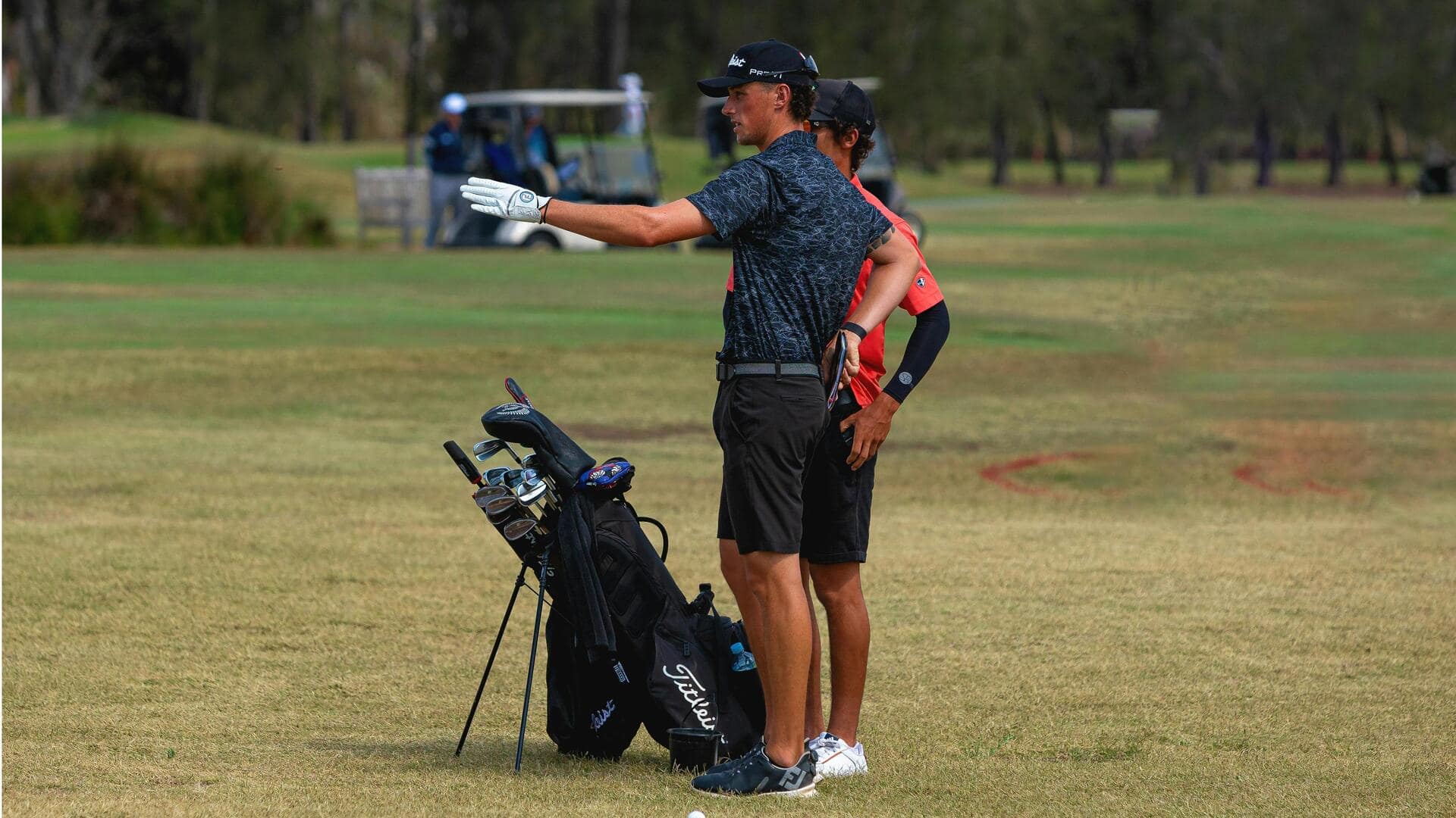 Apa arti isyarat caddy golf sebenarnya?