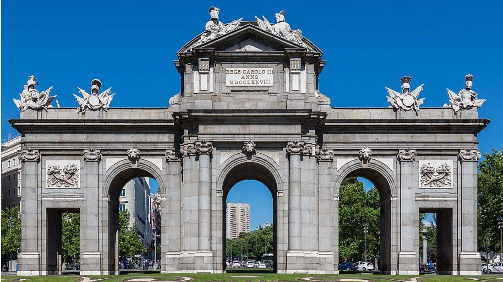 Berwisata di Puerta De Alcala dan Taman Buen Retiro, Spanyol