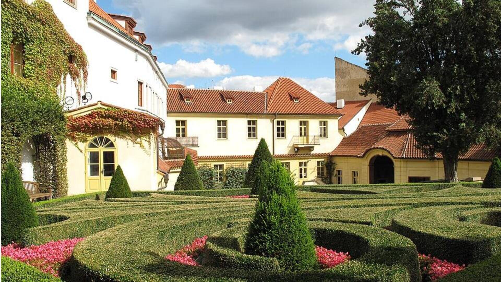 Menjelajahi Taman Rahasia dan Taman Tersembunyi di Praha