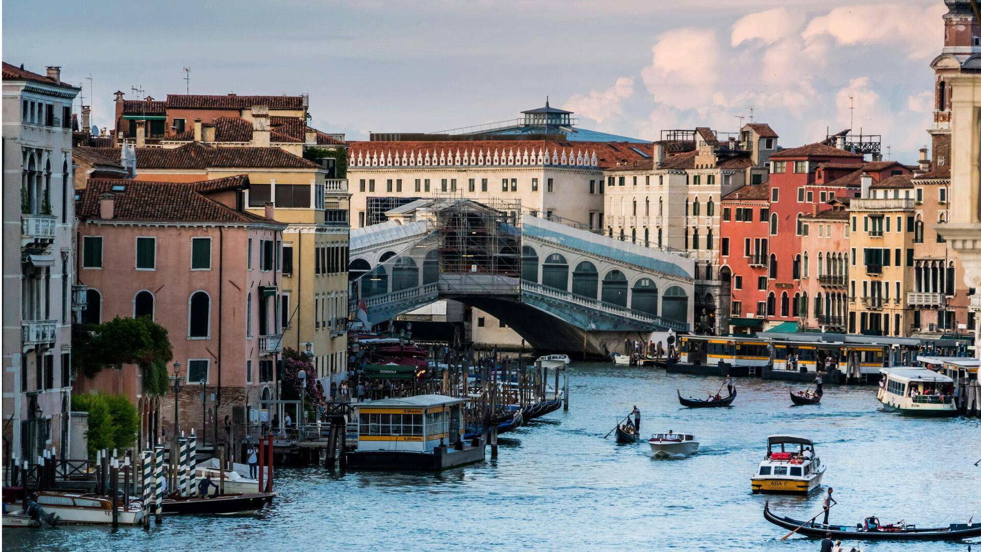 Menjelajahi Pasar Berwarna di Venesia