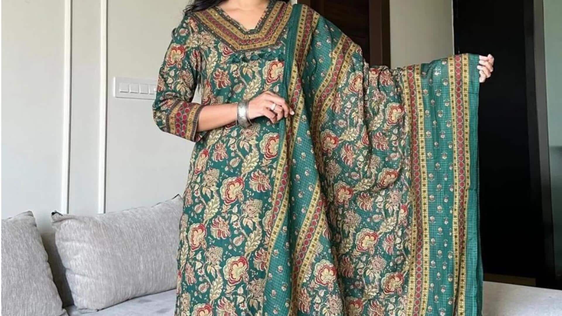 Kain tenun tradisional dalam mode musim hujan India