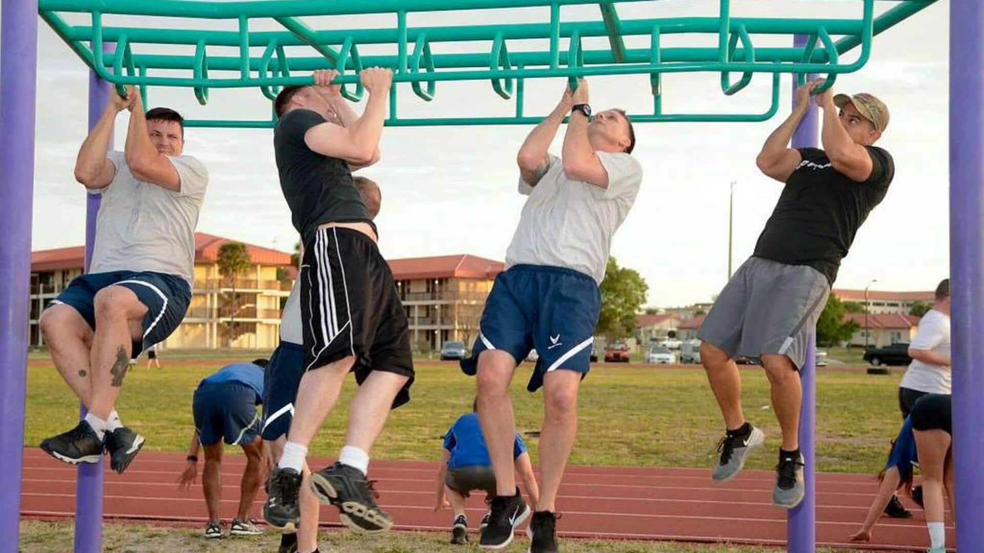 Membentuk otot perut dengan Hanging Leg Raises