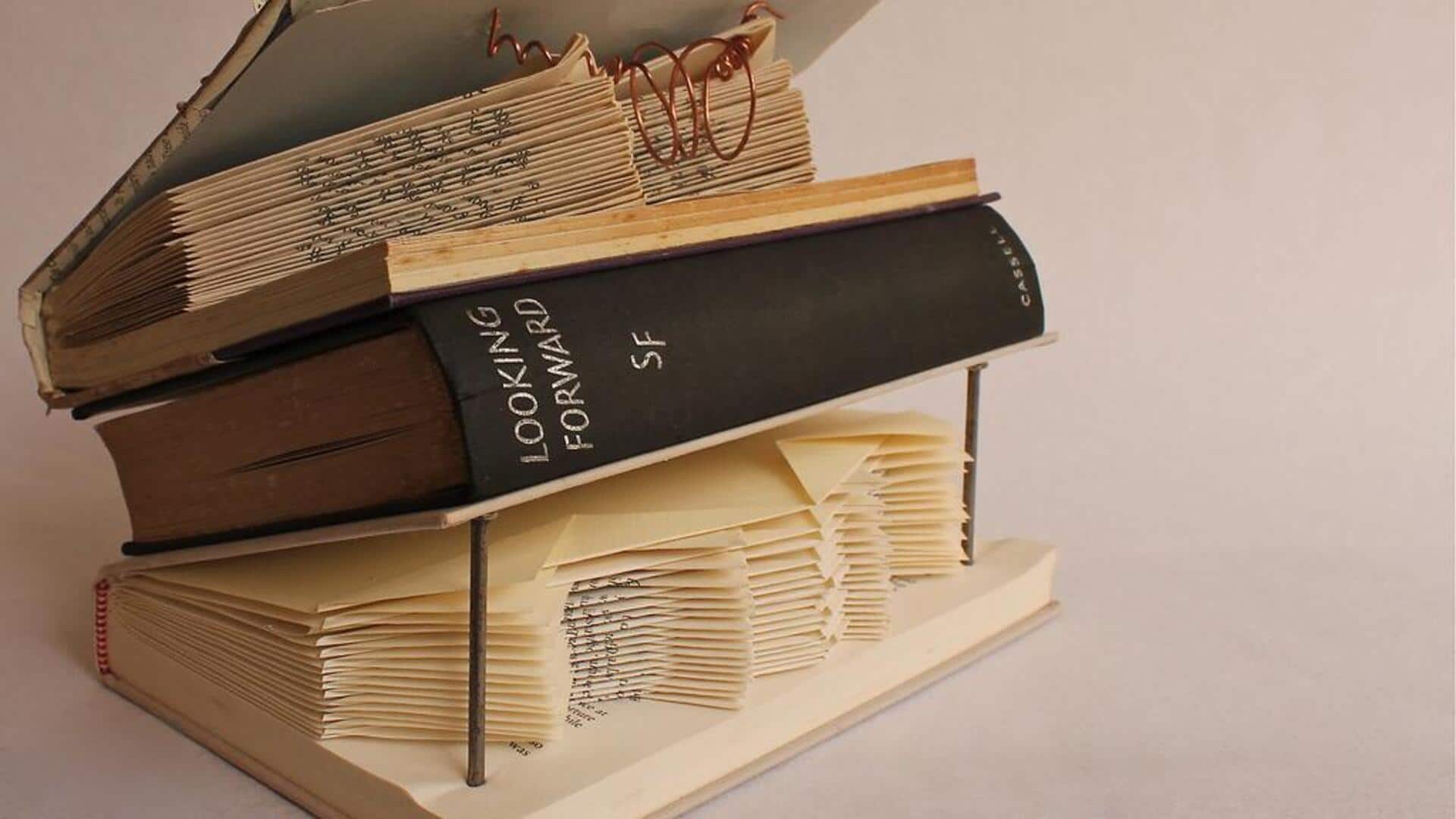 Daur ulang buku lama: Seni dan patung unik Daur ulang buku lama: Seni dan patung unik
