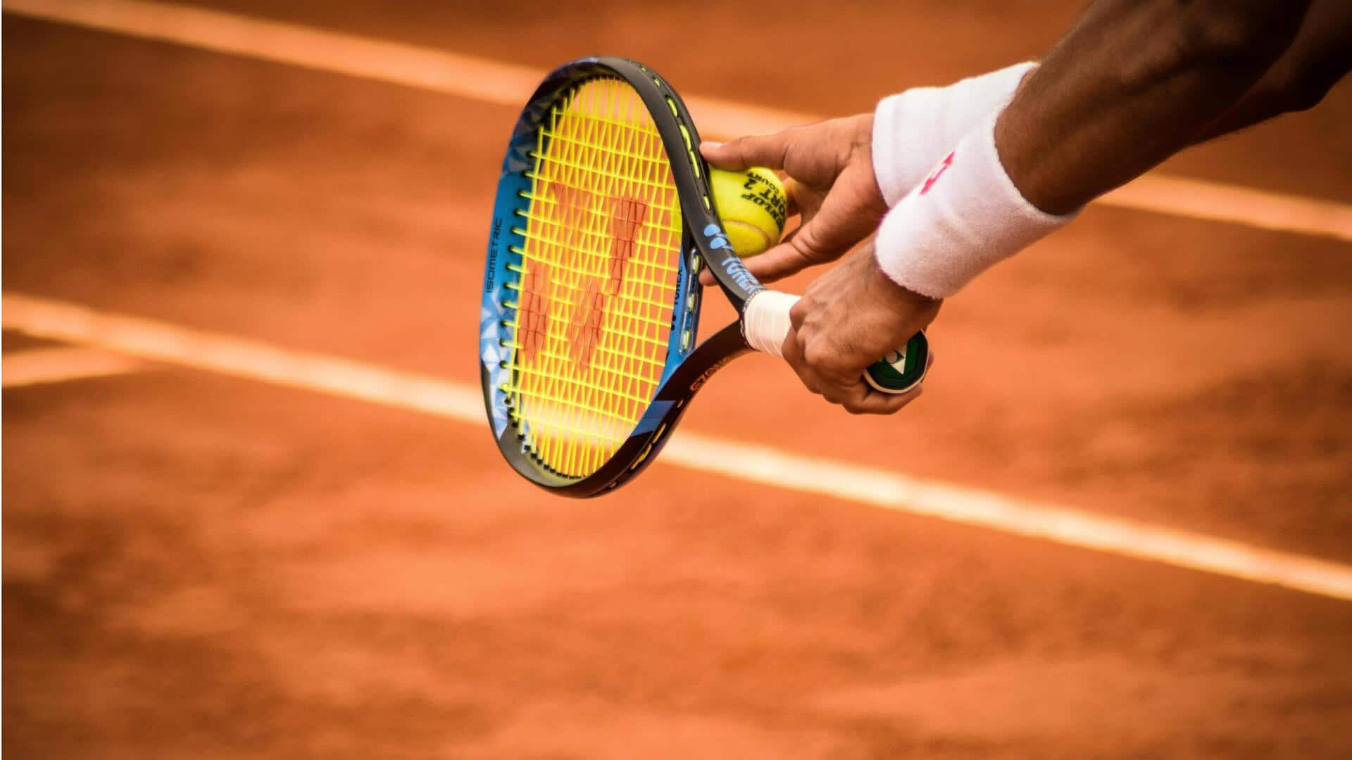 Mengapa penonton tenis diam saat servis? Mengapa penonton tenis diam saat servis?