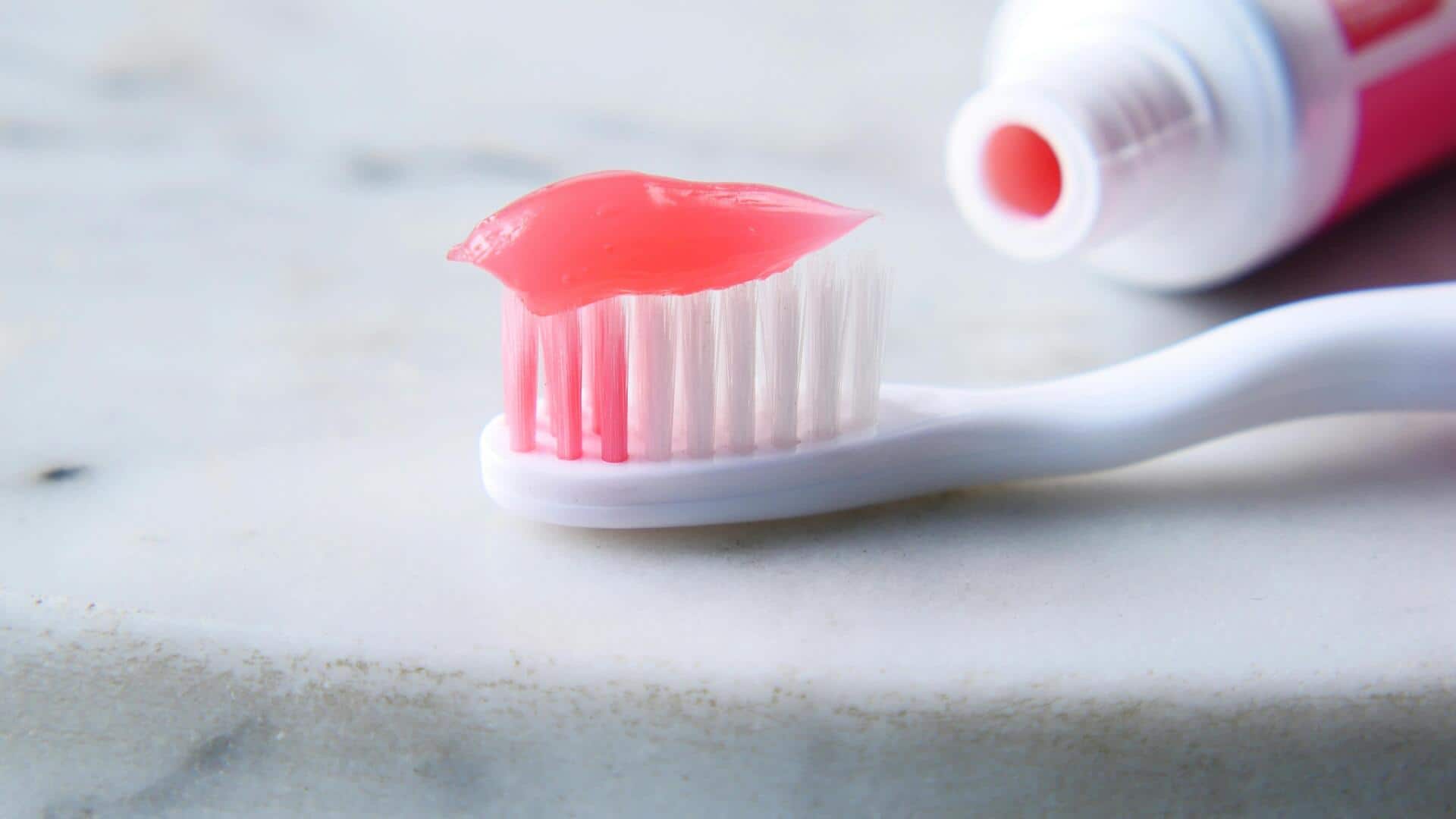 Cara mengejutkan menggunakan pasta gigi untuk perhiasan perak