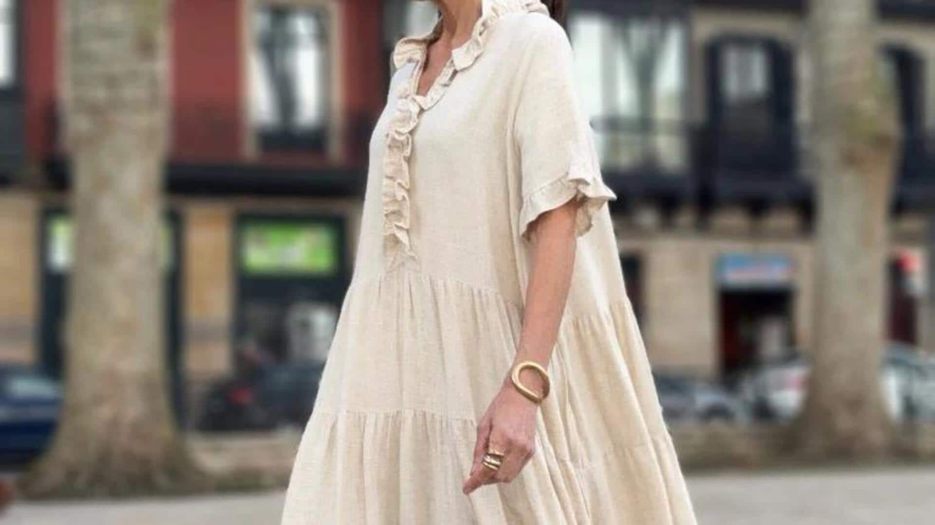 Cara elegan memakai linen di musim hujan