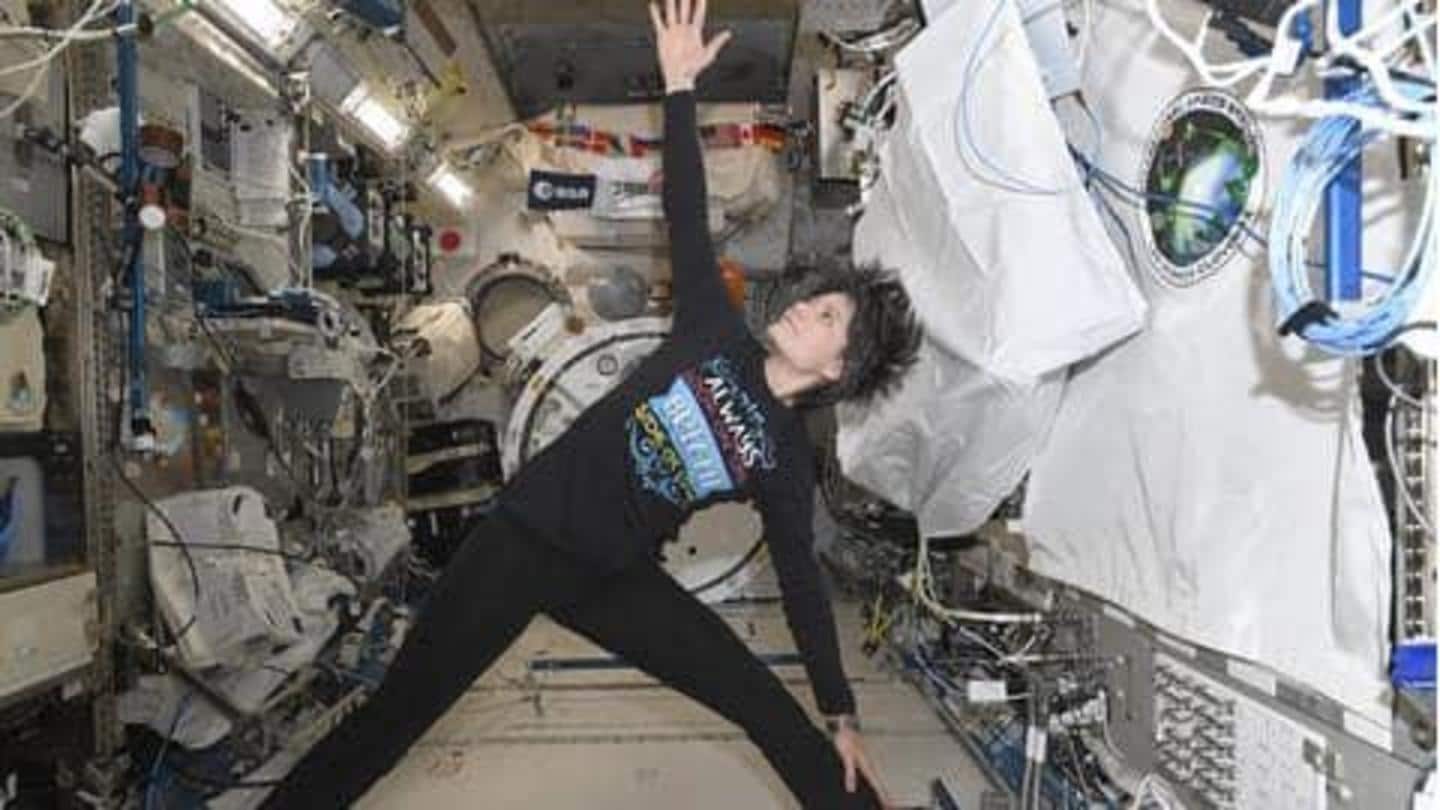 Olahraga tingkat dewa: Astronaut beryoga di ISS